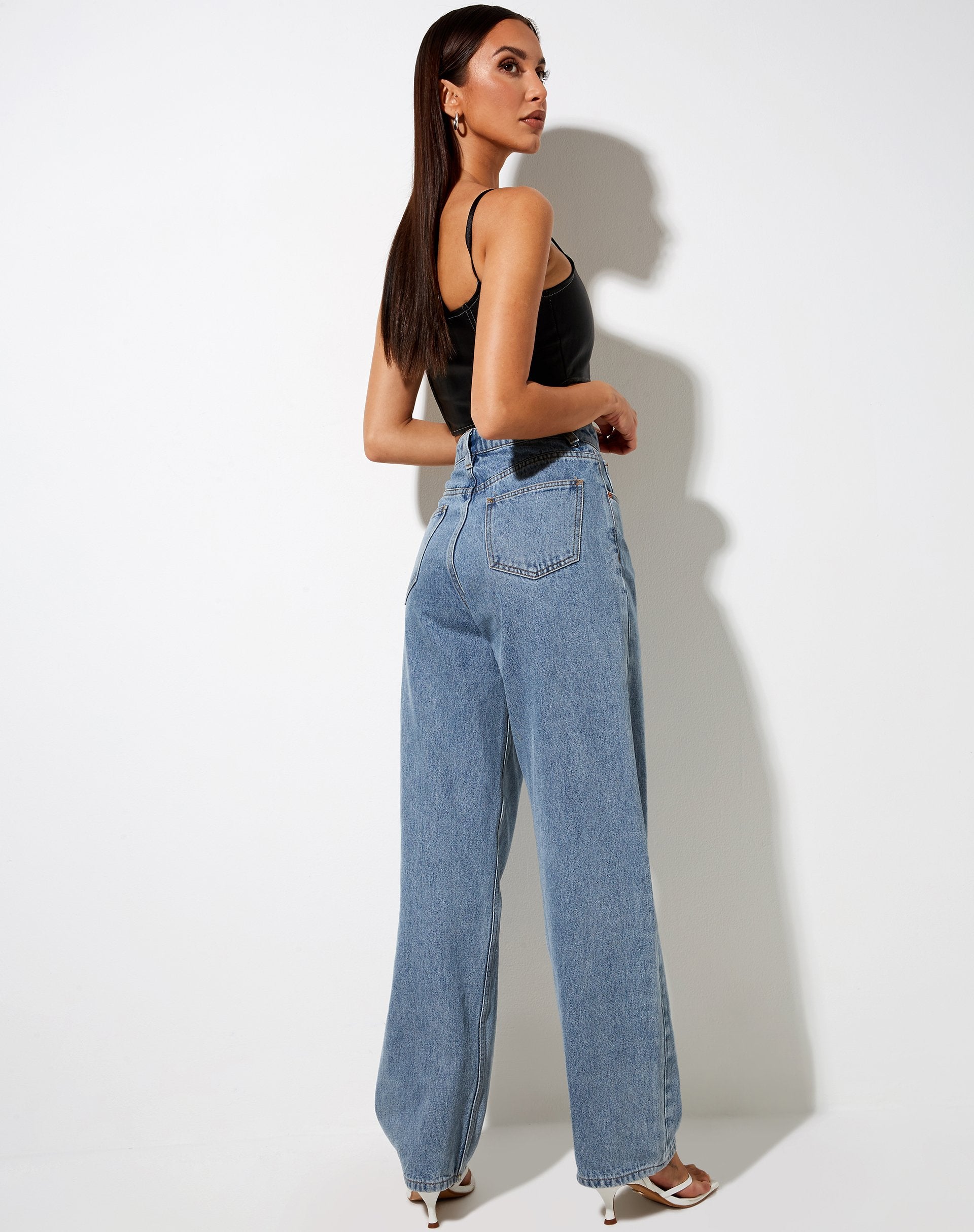 Afbeelding van Nindy Crop Top in PU Zwart met Witte Stiksels