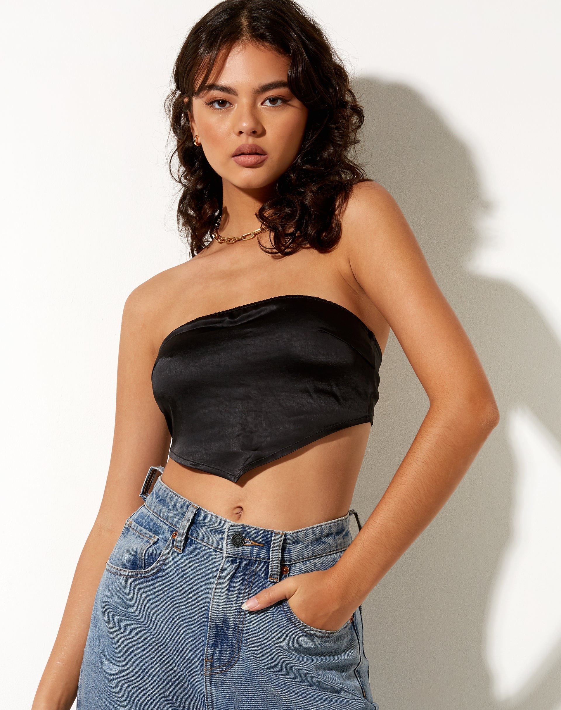 Afbeelding van Nolda Crop Top in Satijn Zwart