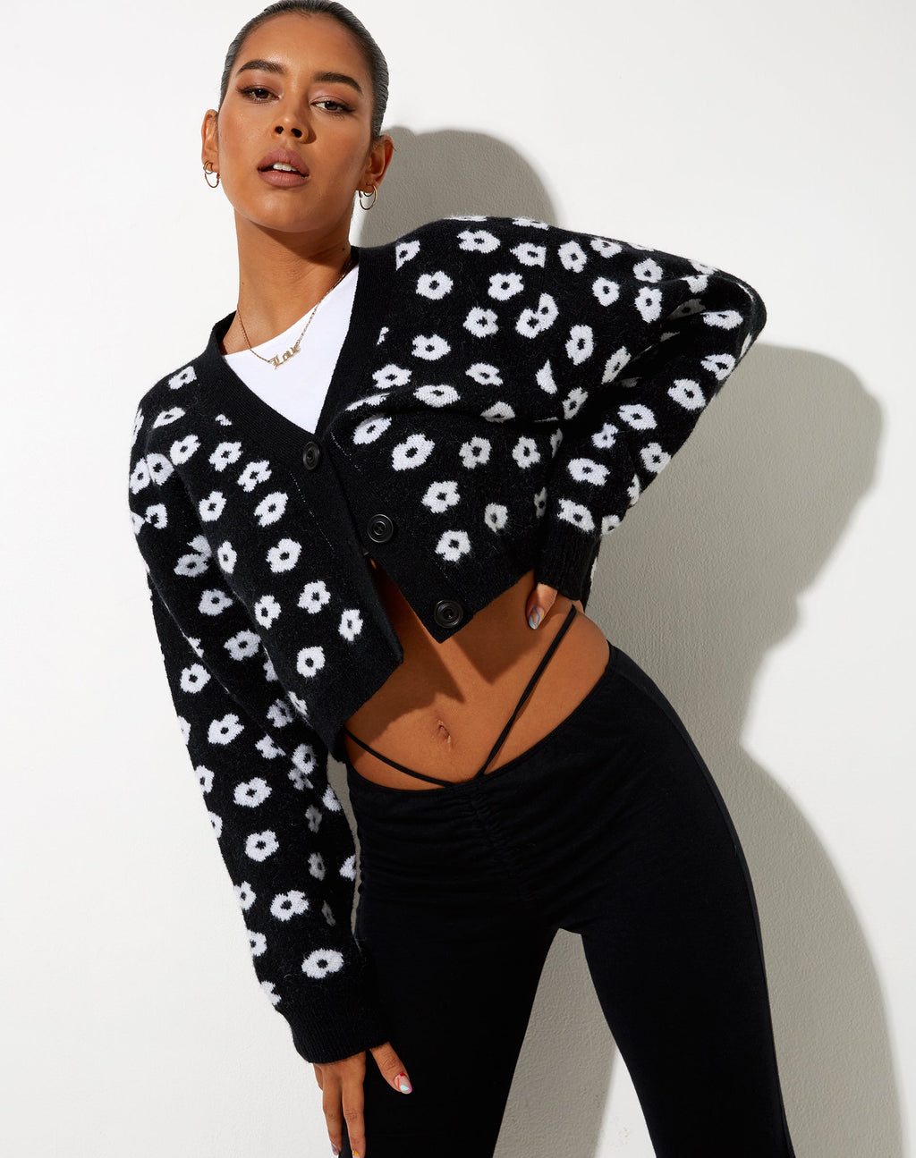 Olina Cropped Cardi in gebreid zwart Daisy wit