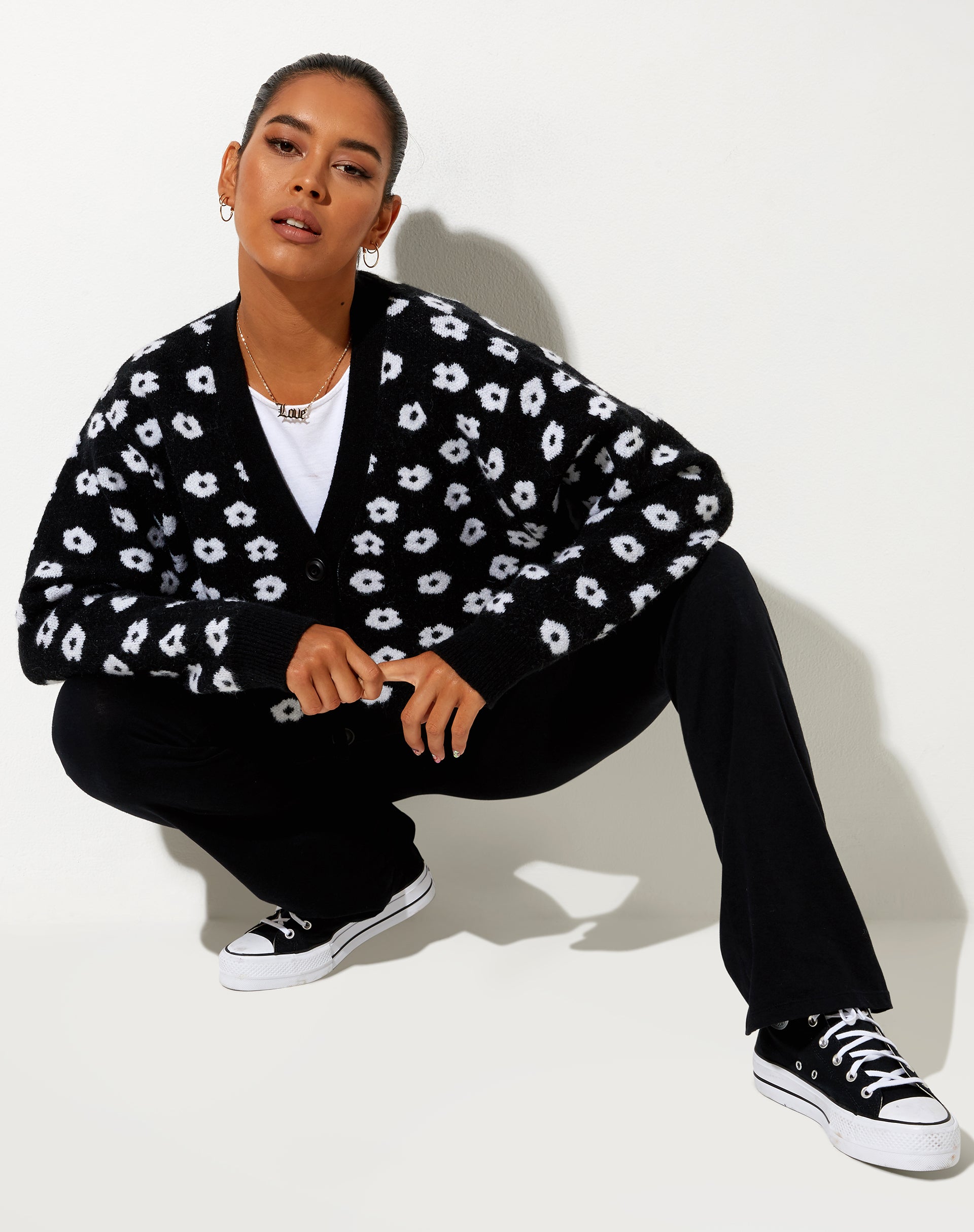 Afbeelding van Olina Cropped Cardi in breisel zwart Daisy White