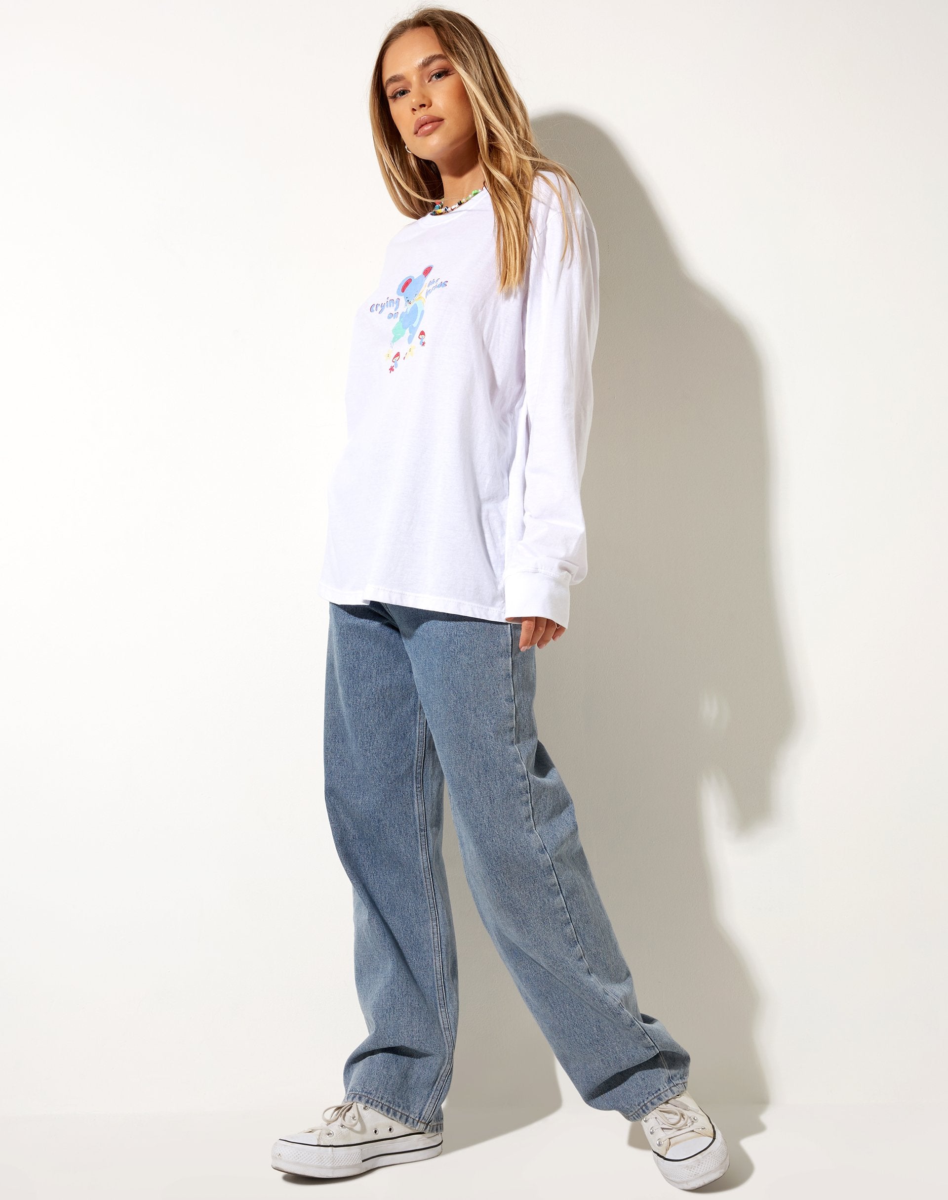 Afbeelding van Olivia Long Sleeve Tee in White Crying On The Inside