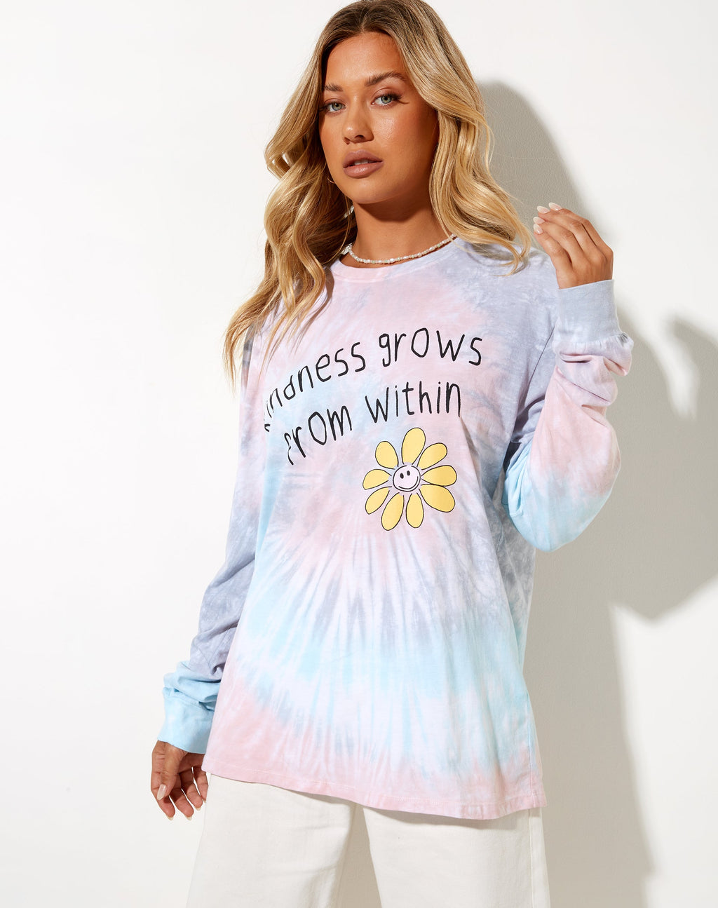 Olivia T-shirt met lange mouwen in White Tie Dye Kindness Grow