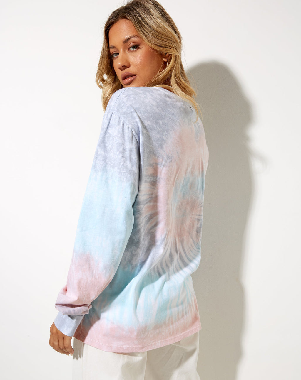 Olivia T-shirt met lange mouwen in White Tie Dye Kindness Grow