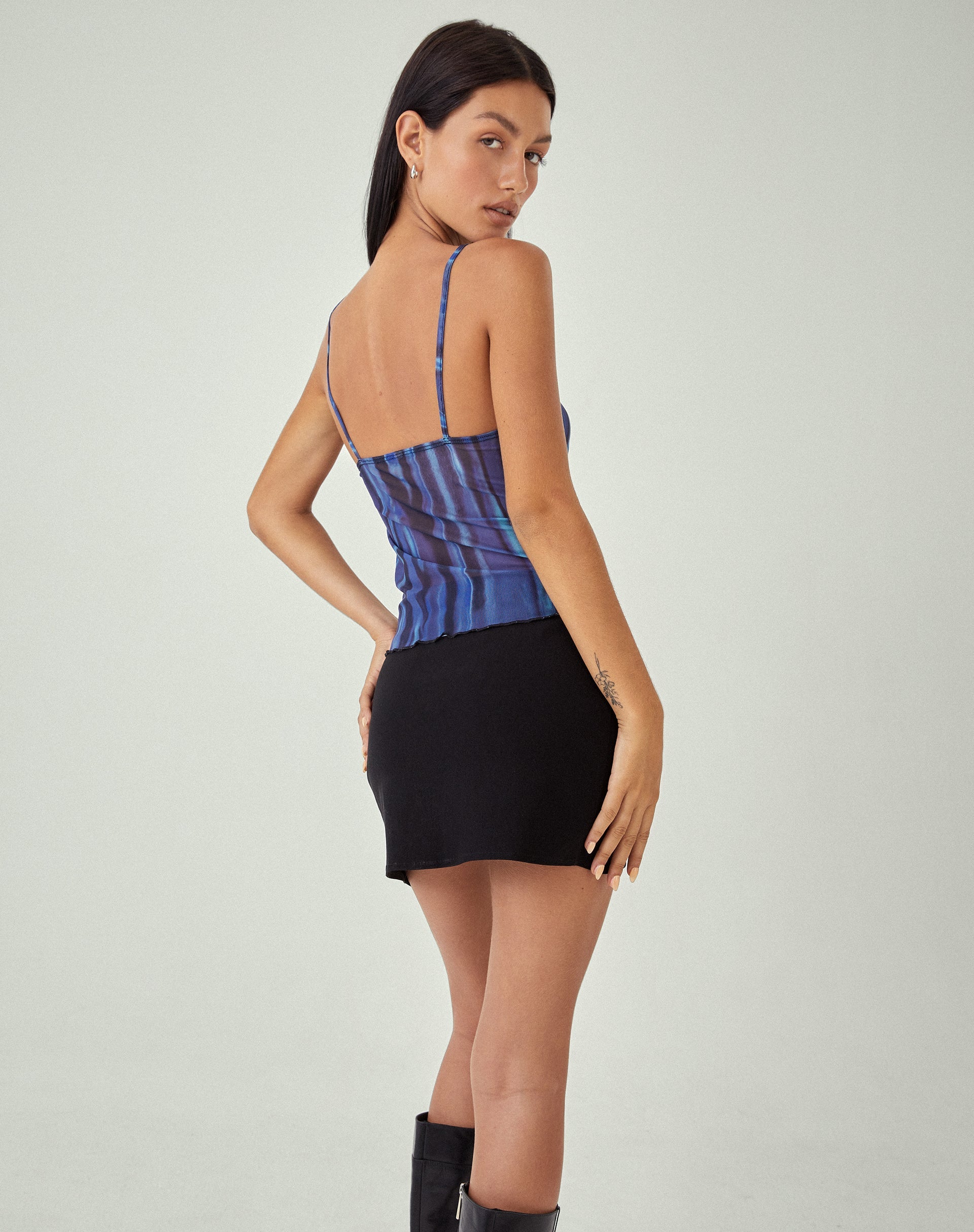 beeld van MOTEL X JACQUIE Rayu Top in Colour Bleed Blue