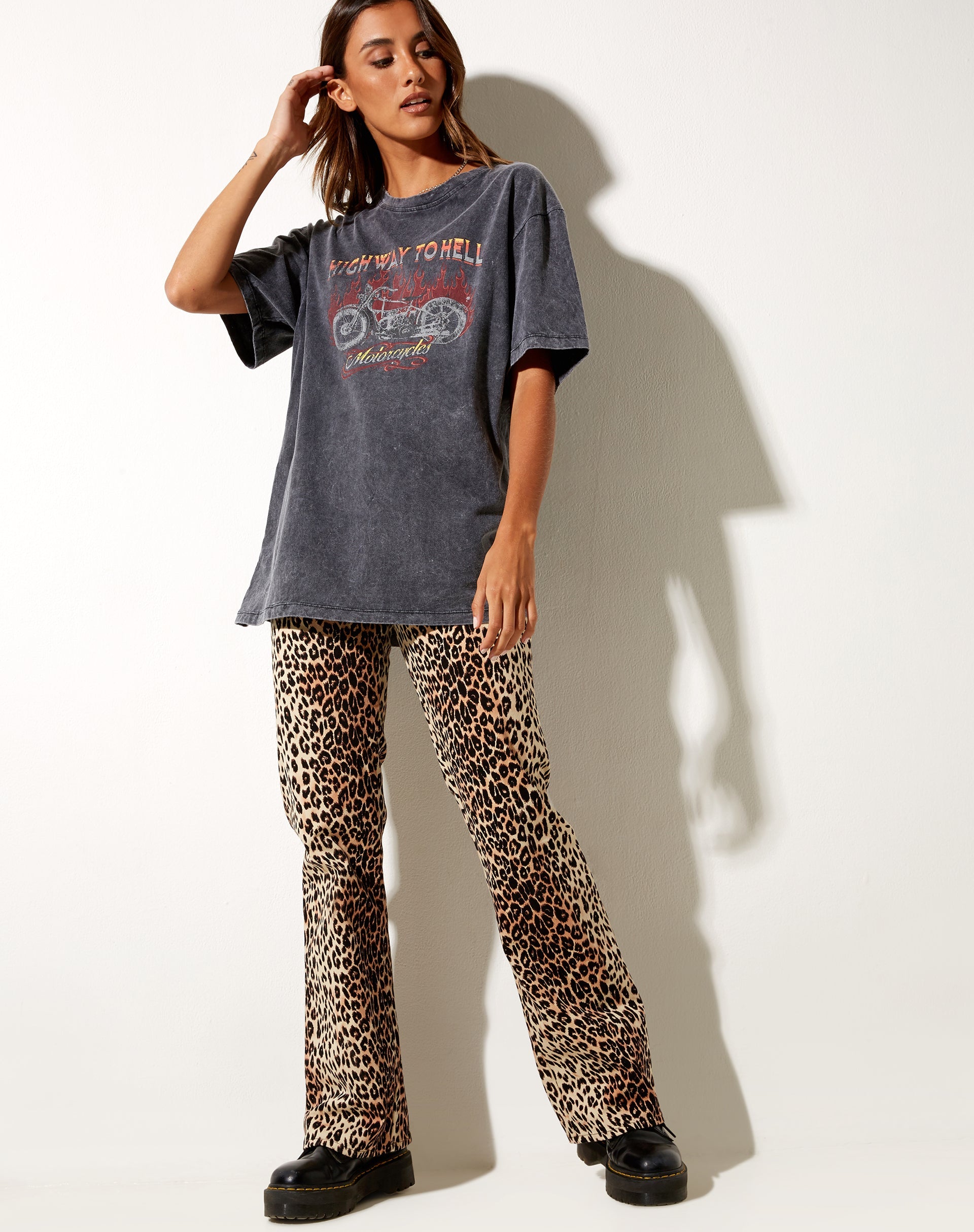 Afbeelding van Oversize Basic Tee in Black Wash Motorfietsen