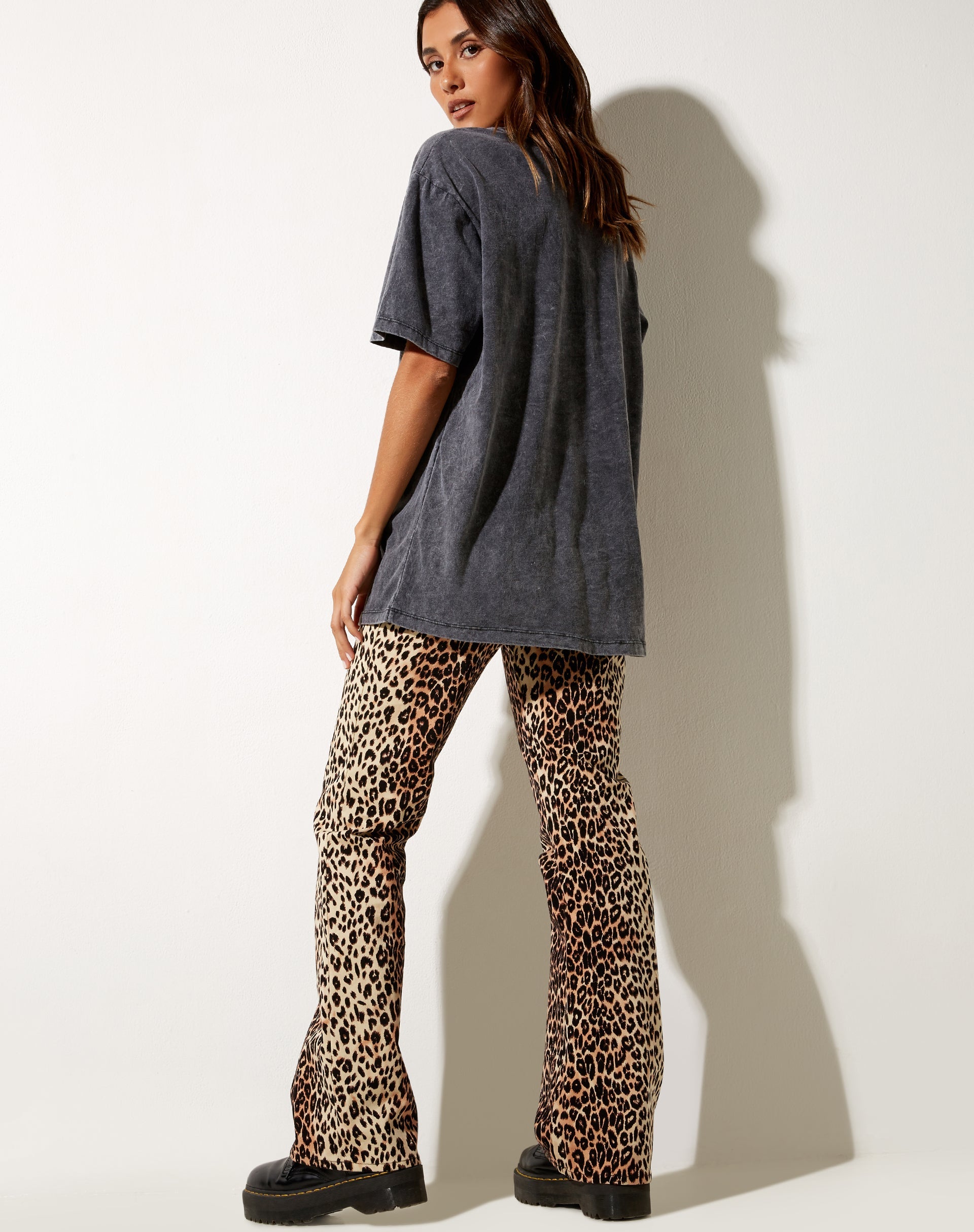Afbeelding van Oversize Basic Tee in Black Wash Motorfietsen
