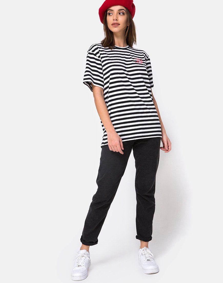 Afbeelding van Oversize Basic T-shirt in zwart-witte streep met kersenborduursel