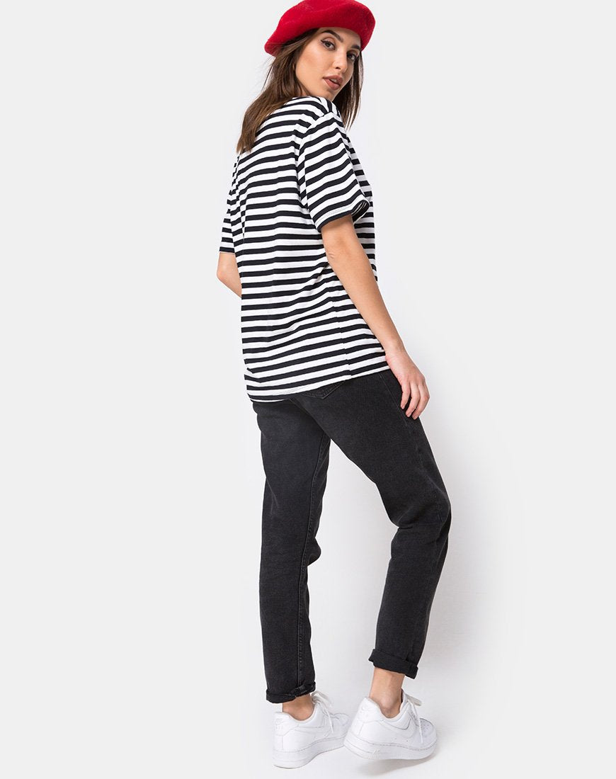 Afbeelding van Oversize Basic T-shirt in zwart-witte streep met kersenborduursel