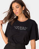 Afbeelding van Oversize Zwart T-shirt in Zwart op Tour personeel van Motel