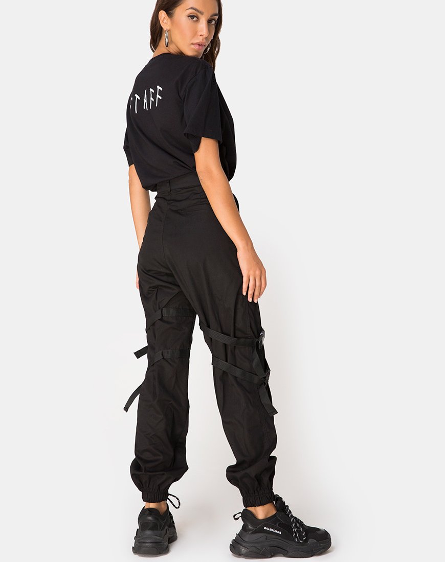 Afbeelding van Oversize Zwart T-shirt in Zwart op Tour personeel van Motel
