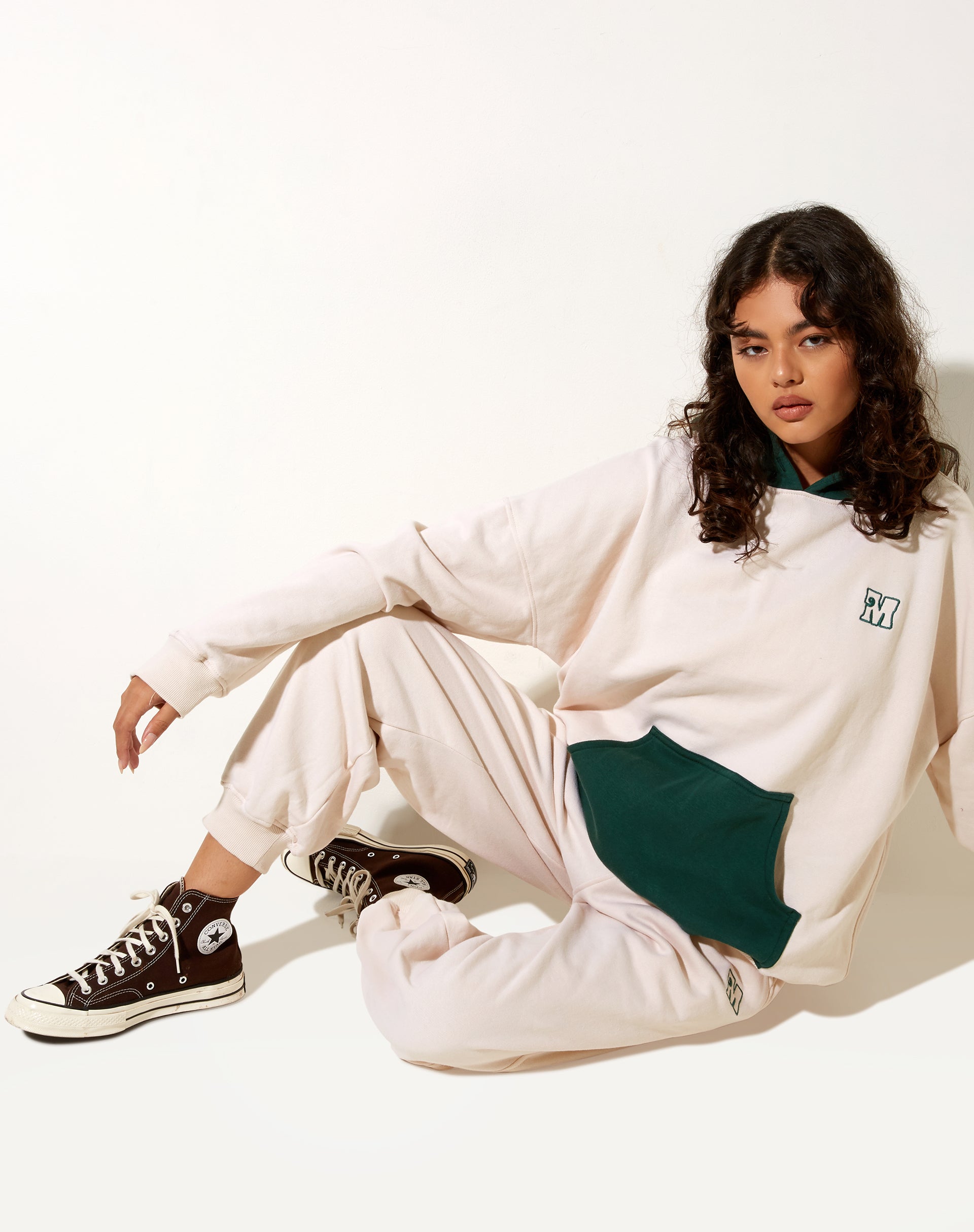 Afbeelding van Oversize Hoodie in Bosgroen Winterwit M Embro