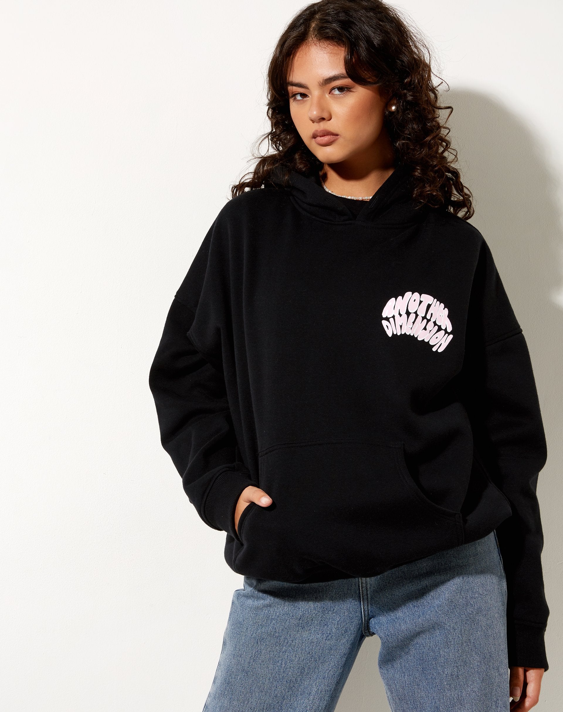 Afbeelding van Oversize Hoodie in Zwart Another Dimension