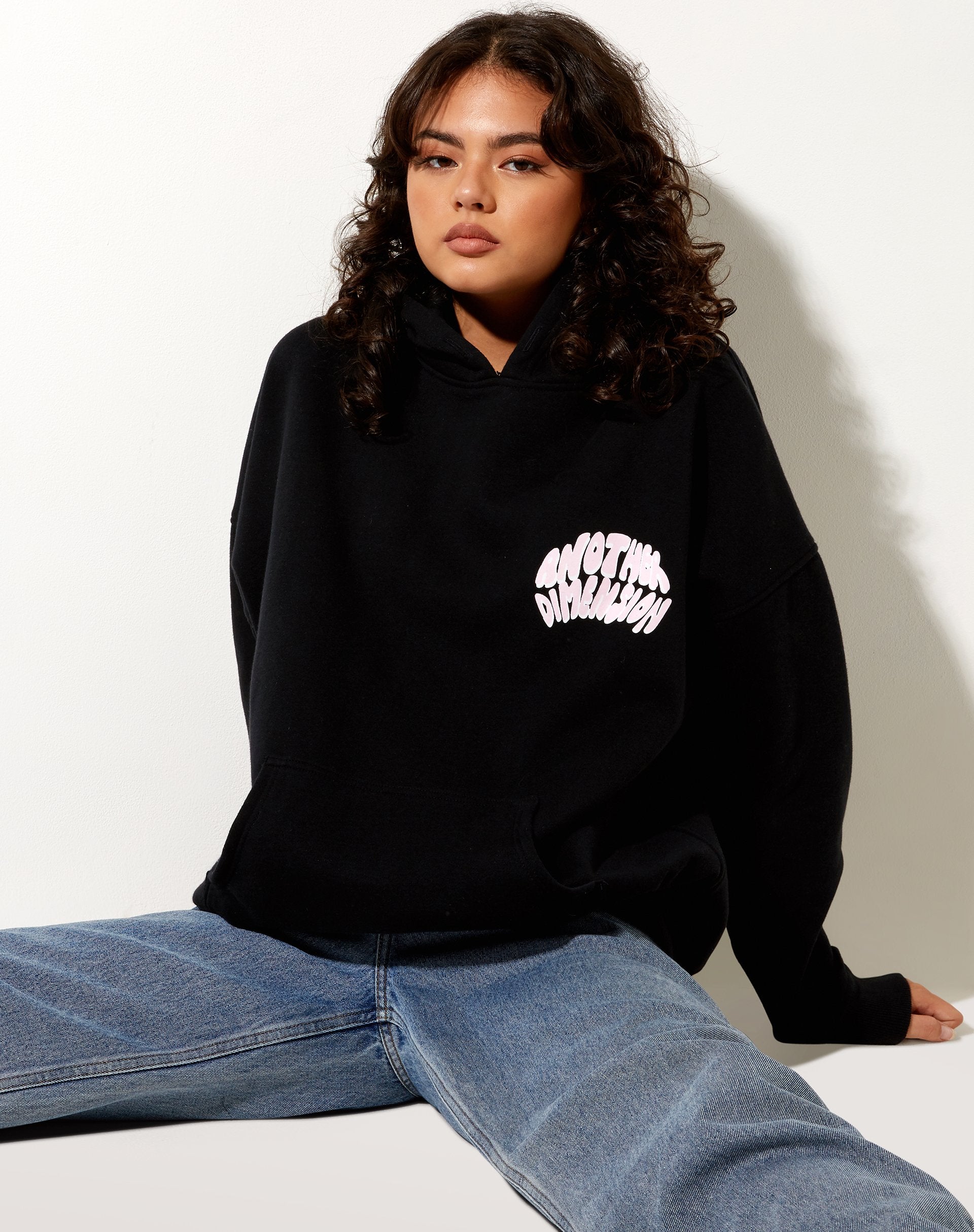 Afbeelding van Oversize Hoodie in Zwart Another Dimension