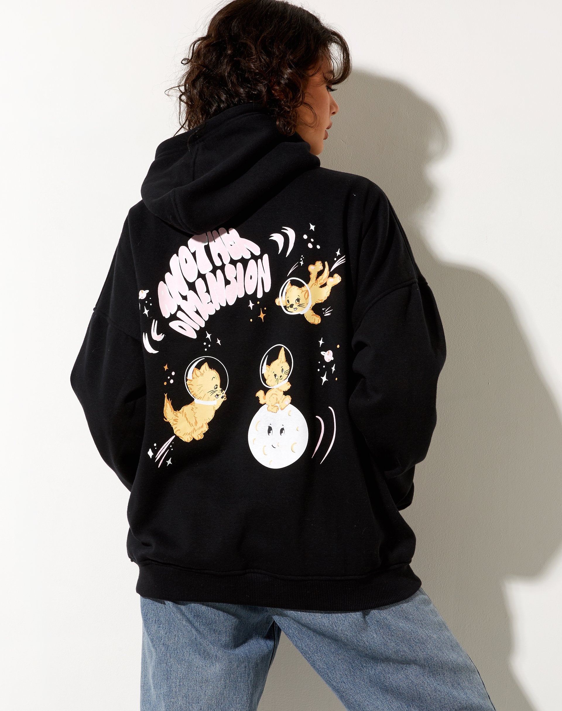 Afbeelding van Oversize Hoodie in Zwart Another Dimension