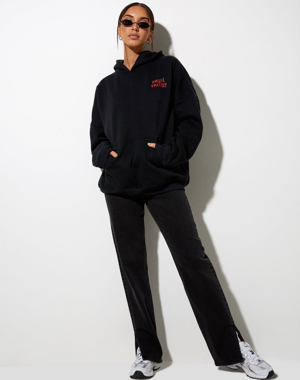 Oversized Hoodie in Zwart 'Angel Energy' Lichtrood Embro