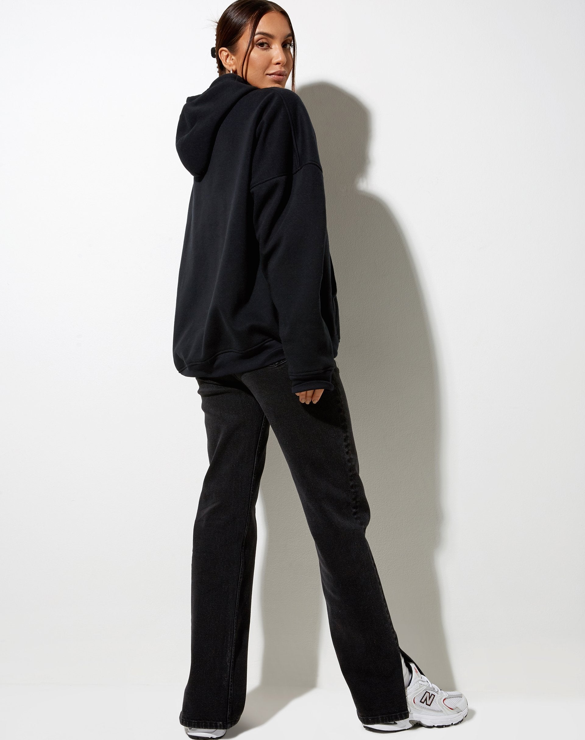 Afbeelding van Oversize Hoodie in Black Angel Energy Lichtrood Embro