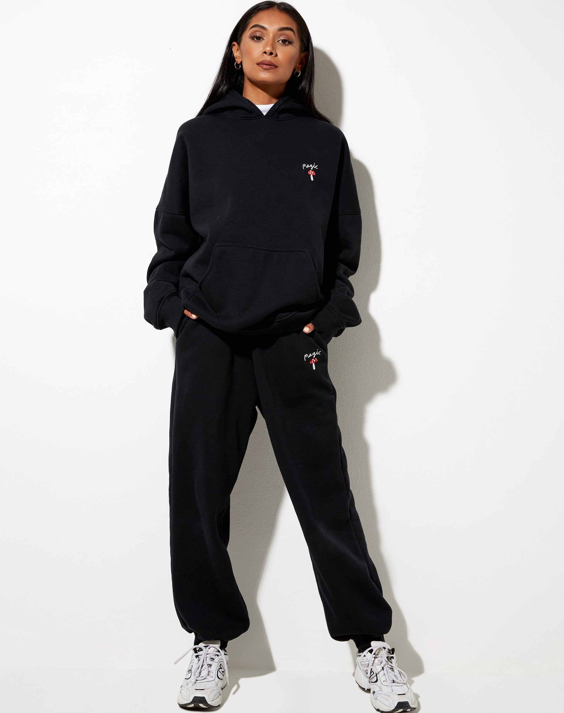 Afbeelding van Oversize Hoodie in Black Mushroom Red Embro