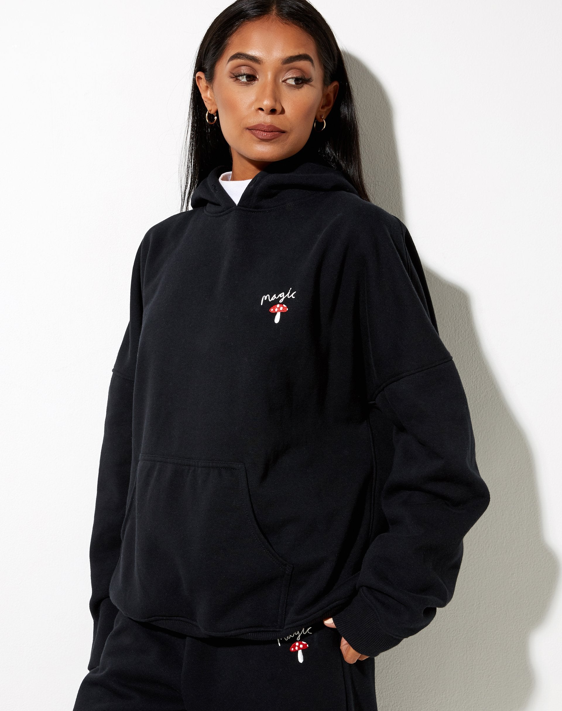 Afbeelding van Oversize Hoodie in Black Mushroom Red Embro