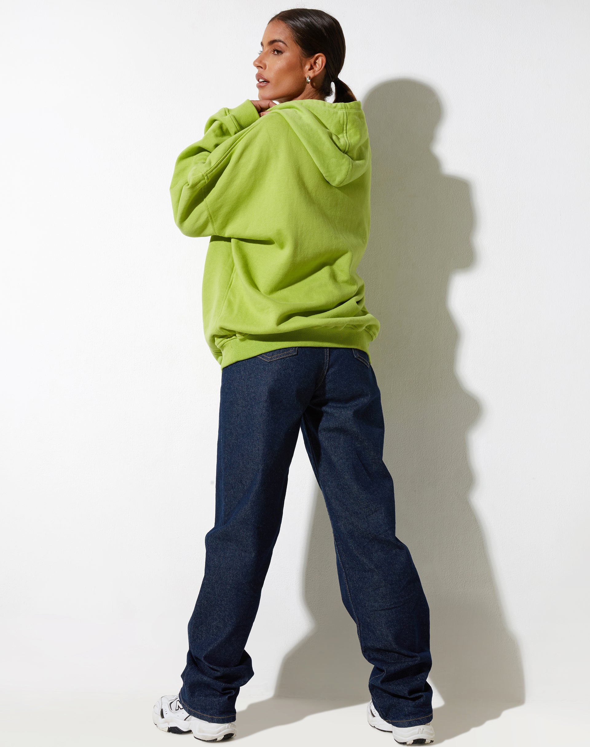 Afbeelding van Oversize Hoodie in Leaf Green Different Embro White