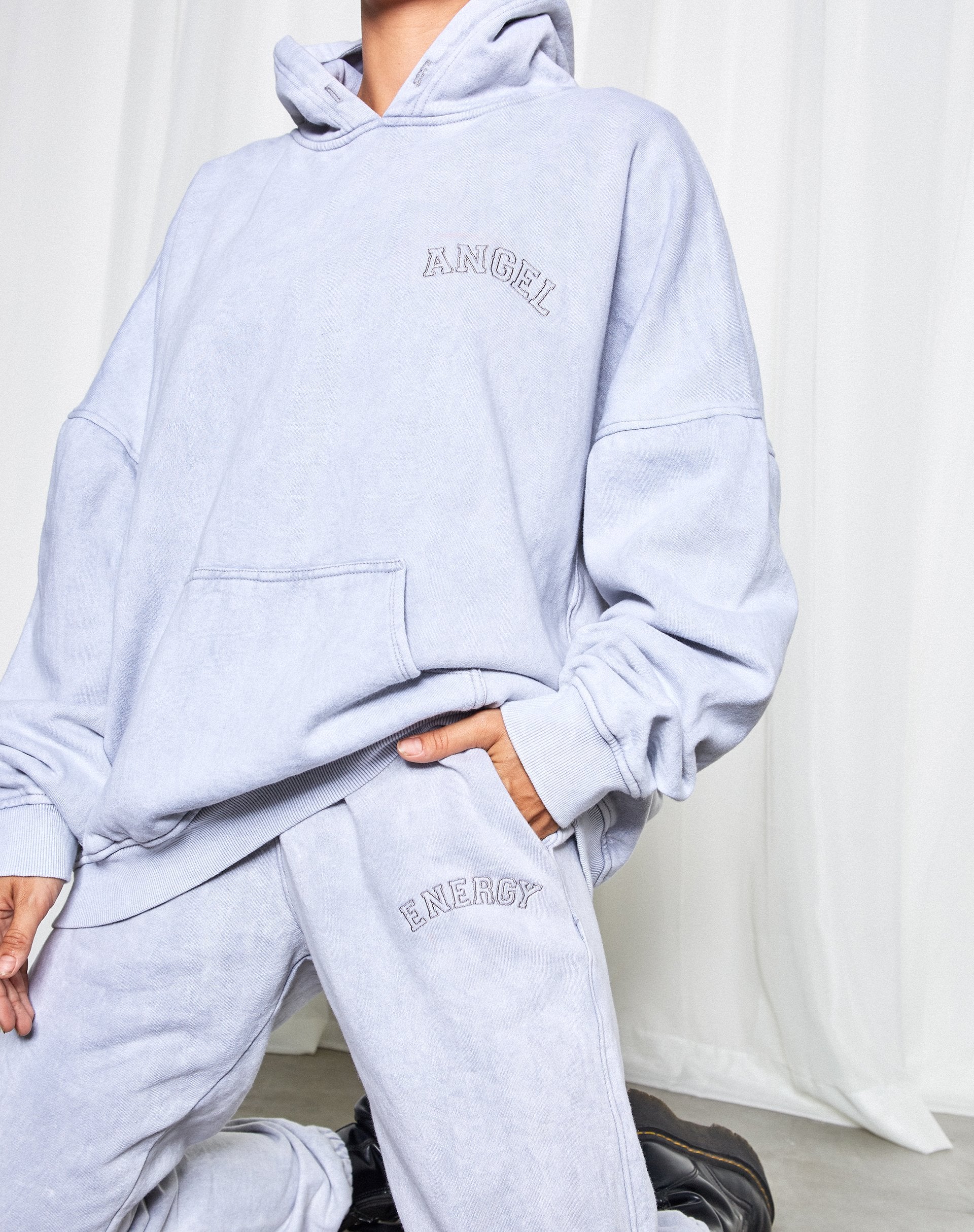 Afbeelding van Oversize Hoodie in Silver Wash Angel Embro