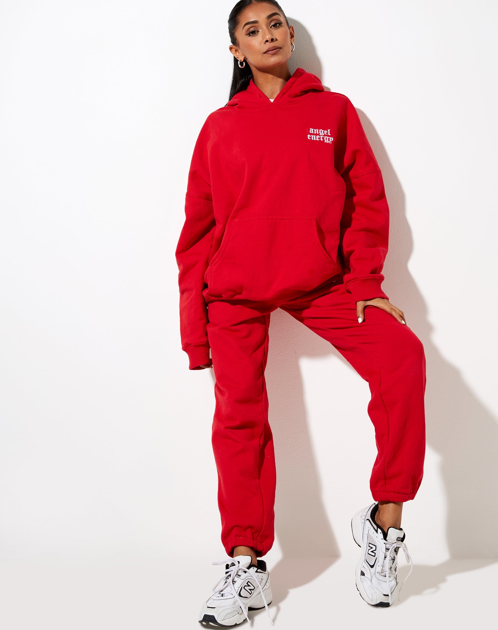 Afbeelding van Oversize Hoodie in Racing Red met Angel Energy Embro