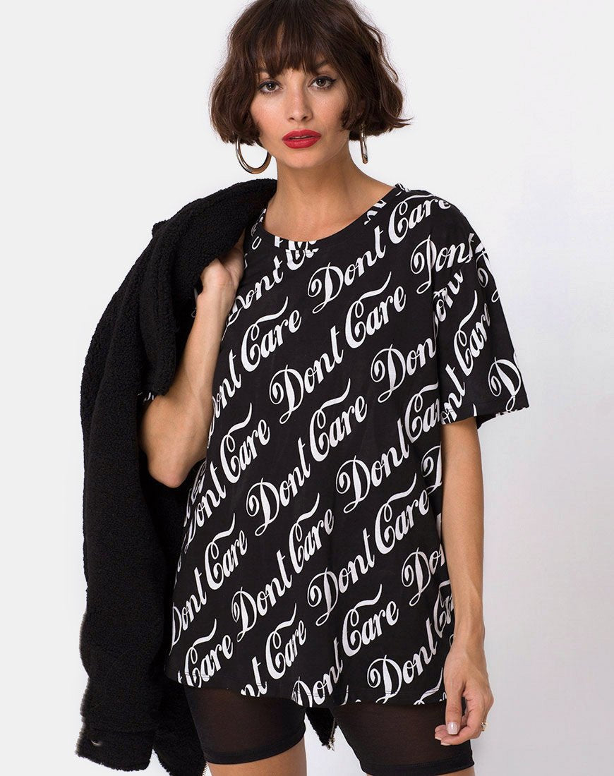 Oversized Basic T-shirt in Zwart Don't Care Full Print van Mote