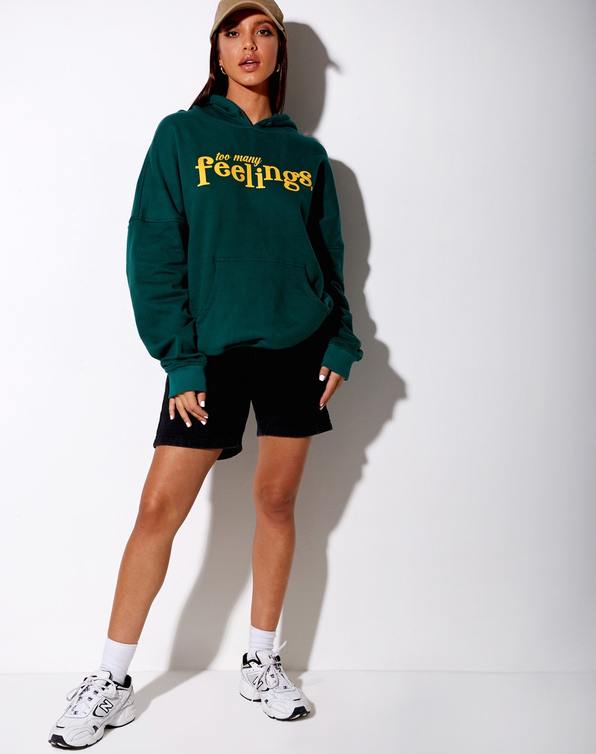Afbeelding van Oversize Hoody in Bottle Green Too Many Feelings