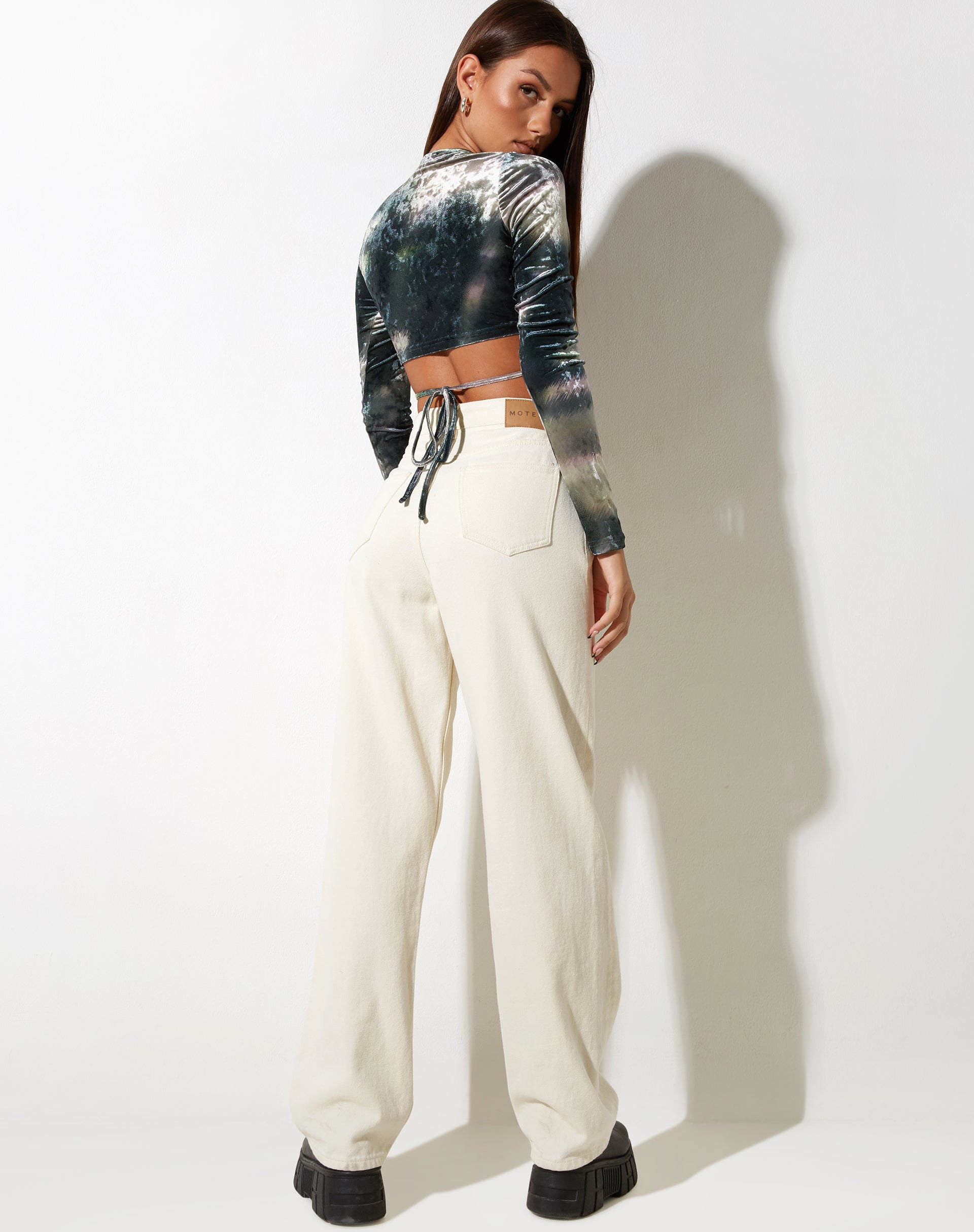 Afbeelding van MOTEL X IRIS Stivi Crop Top in Abstract Camo