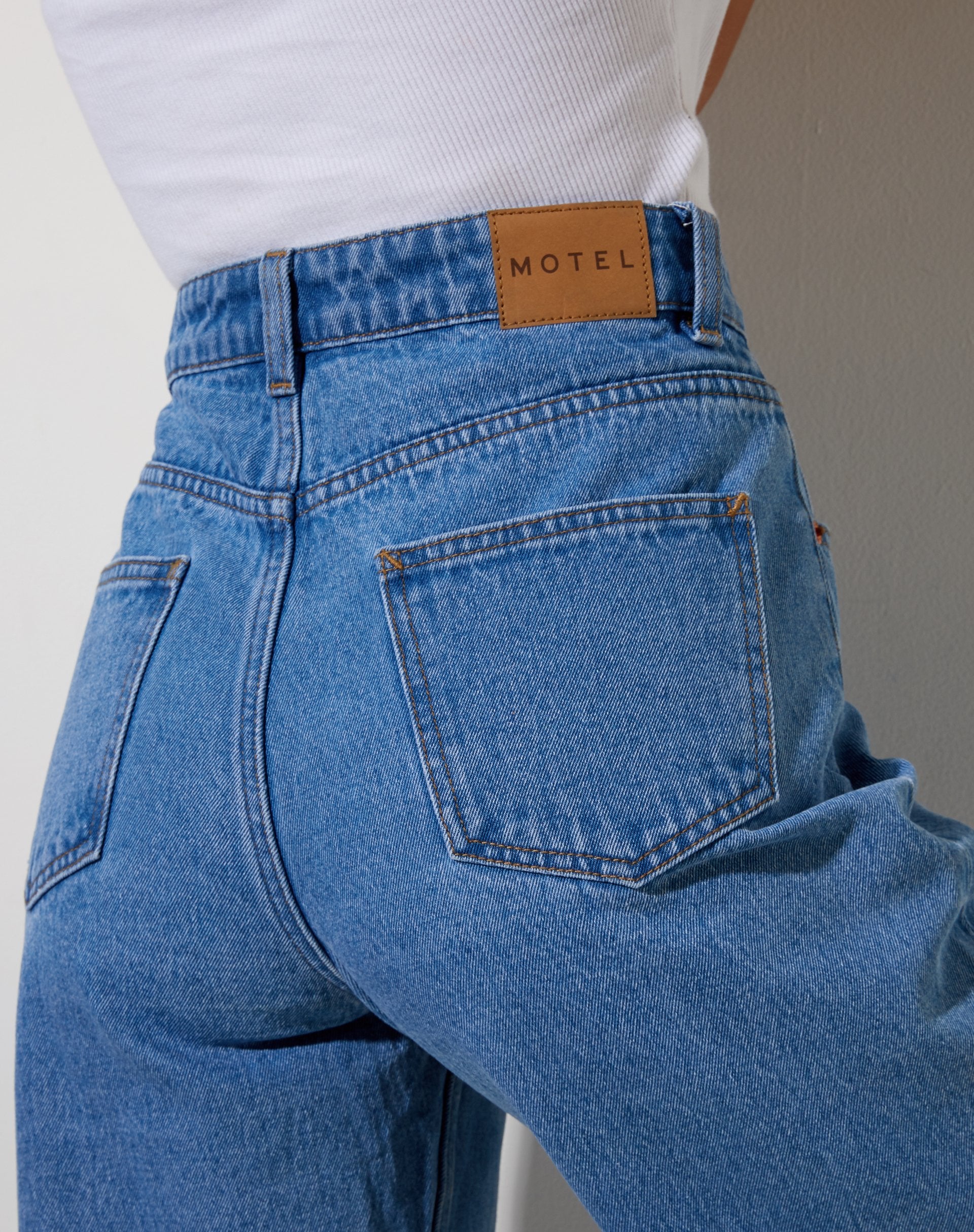 Afbeelding van Dip Bleach Parallel Jeans in Super Light Wash