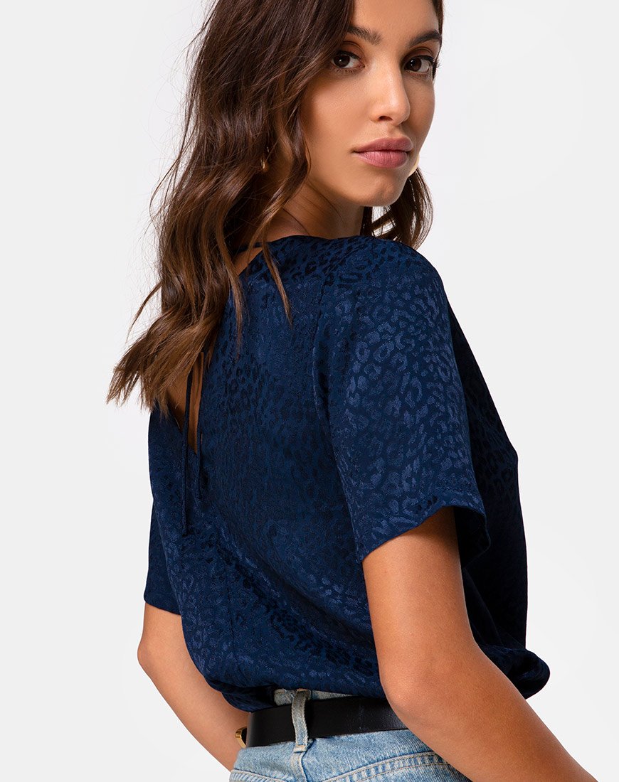 Parki Top in Satijn Cheetah Navy