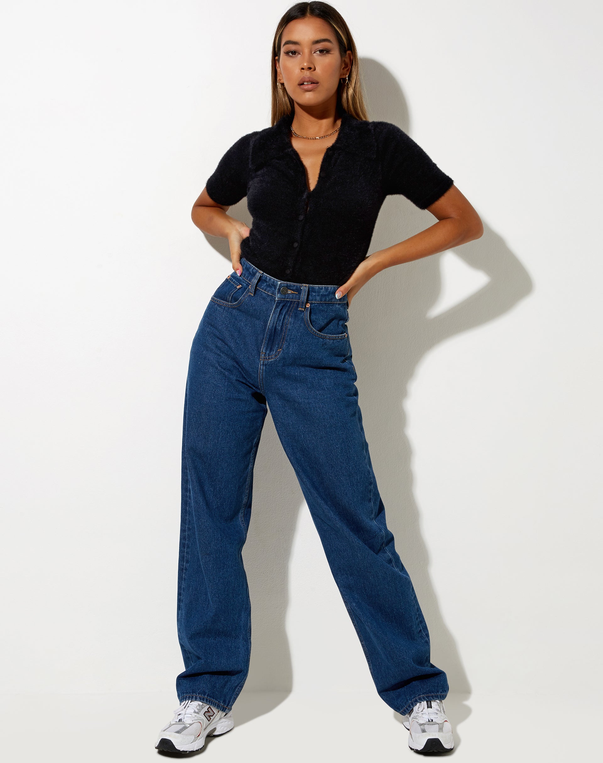 Afbeelding van Pevita Crop Top in Fluffy Knit Zwart