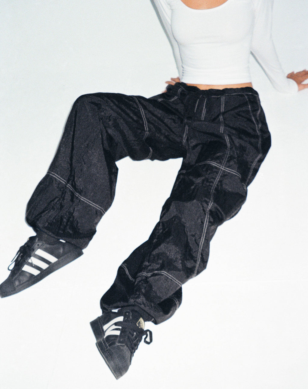 Phil Lage Taille Broek in Zwart met Witte Top Stitch