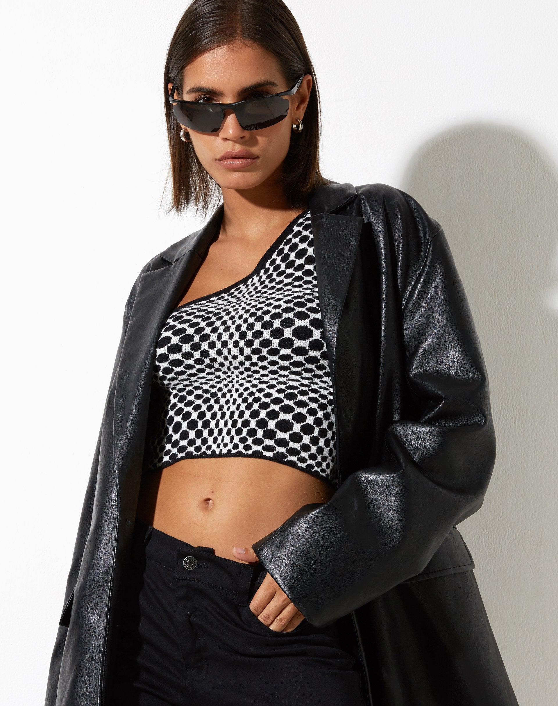 Afbeelding van Pipon Crop Top in optisch zwart-wit monochroom vierkant