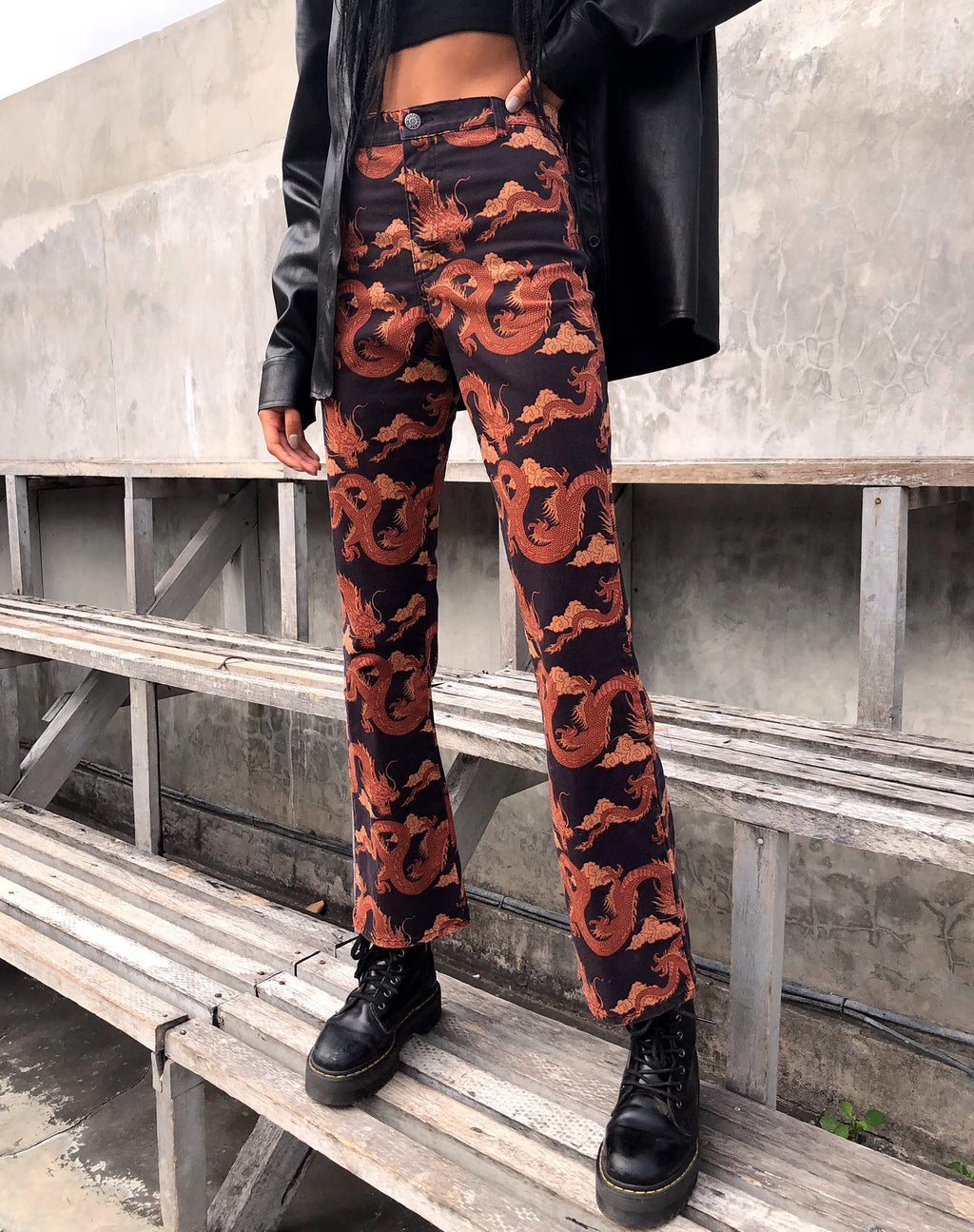 Zoven flare broek in ton-sur-ton draak oranje