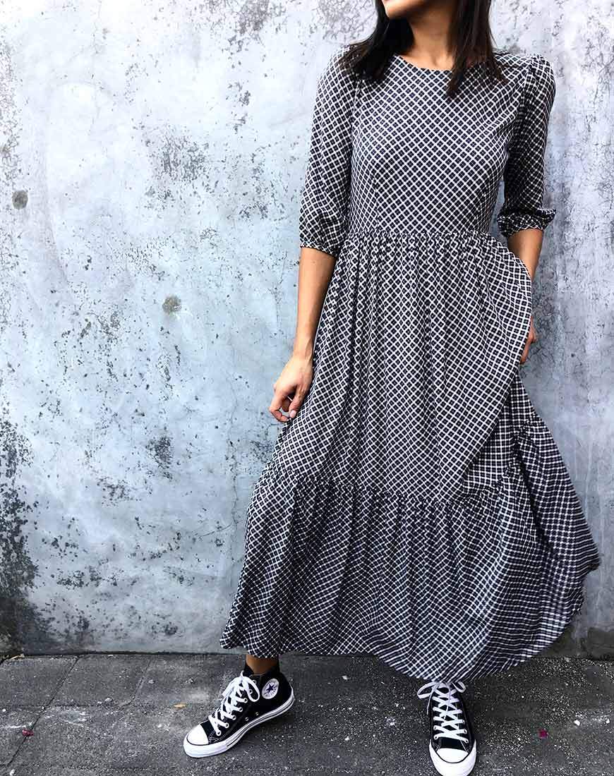 Afbeelding van Ellery Maxi Dress in Check it Out Zwart
