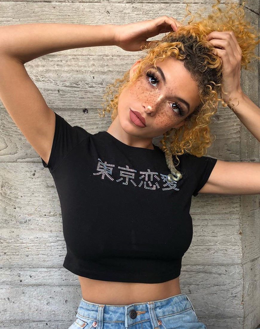 Afbeelding van Tiney Crop Top Tee in Zwart met Diamanten Hotfix