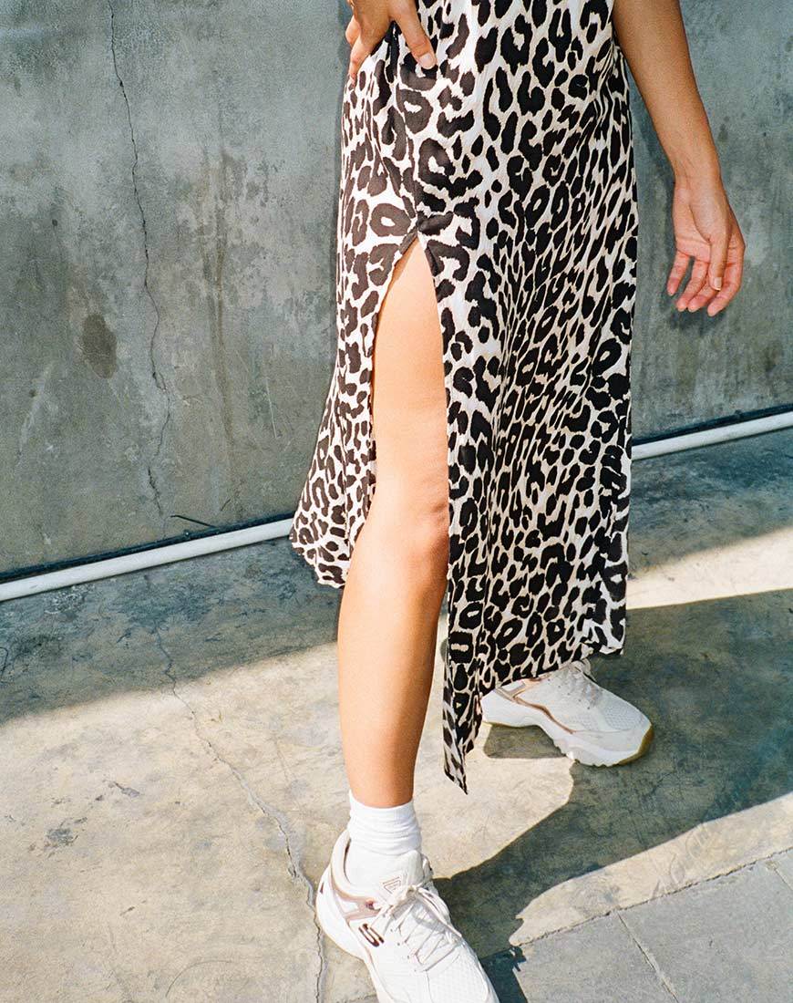 Saika rok in oversized Jaguar Ori
