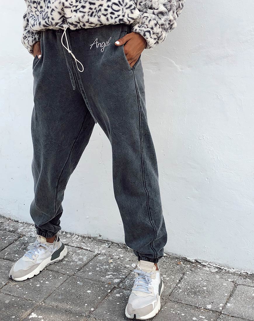 Afbeelding van Basta Jogger in Acid Washed Zwart met Engelen Embro
