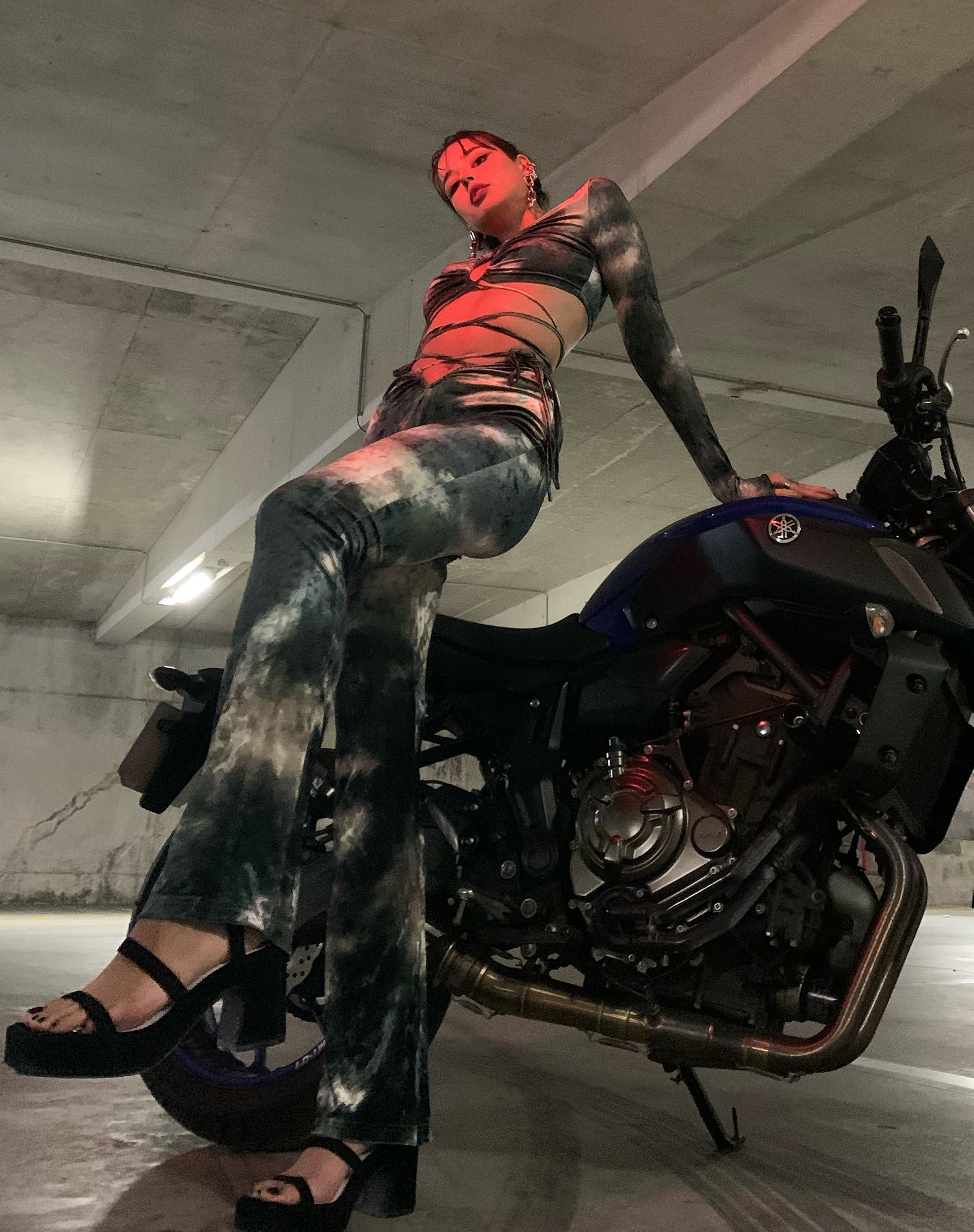 Afbeelding van MOTEL X IRIS Sarita Broek in Abstract Camo