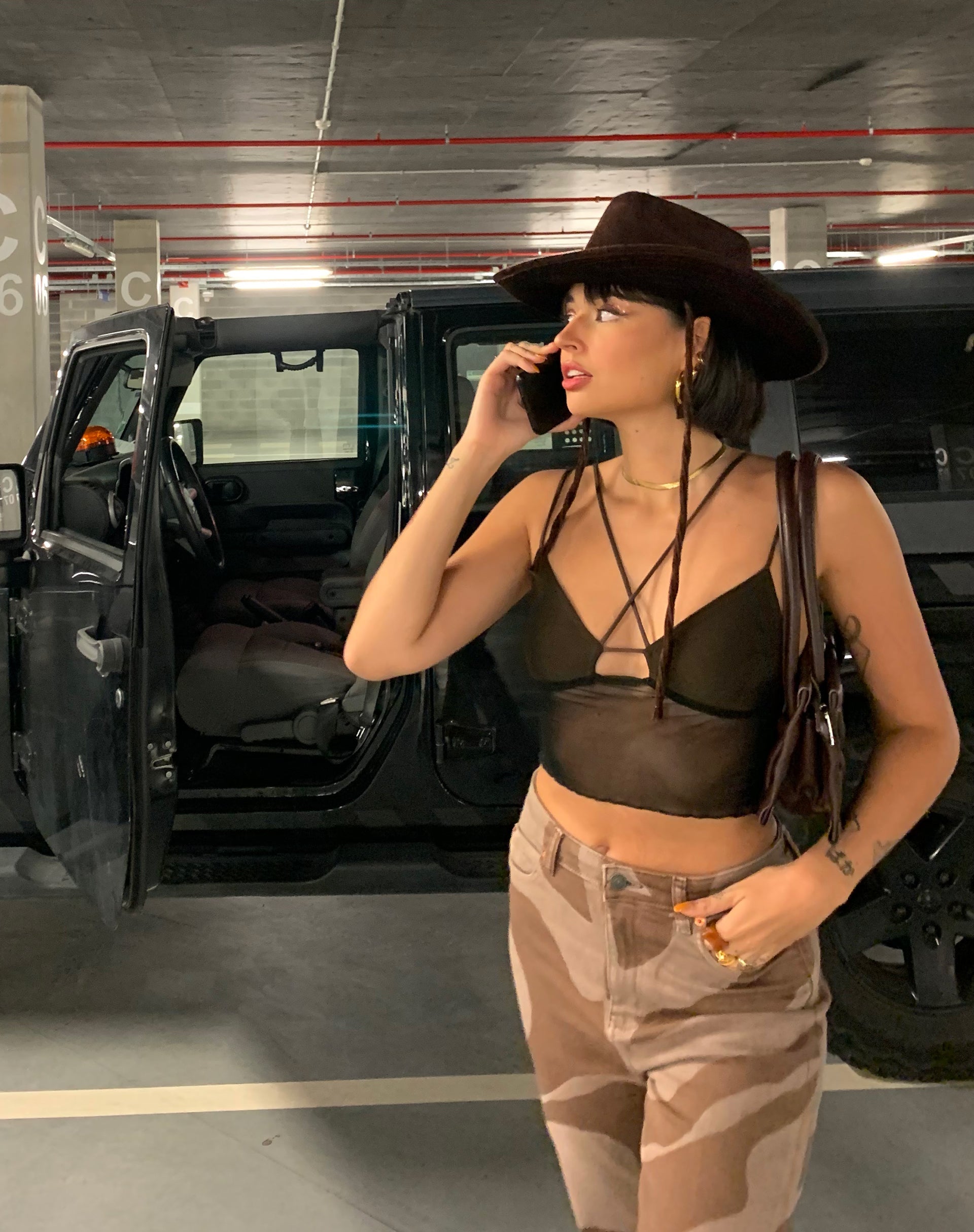 Afbeelding van MOTEL X IRIS Olgi Crop Top in Mesh Zwart en Bruin