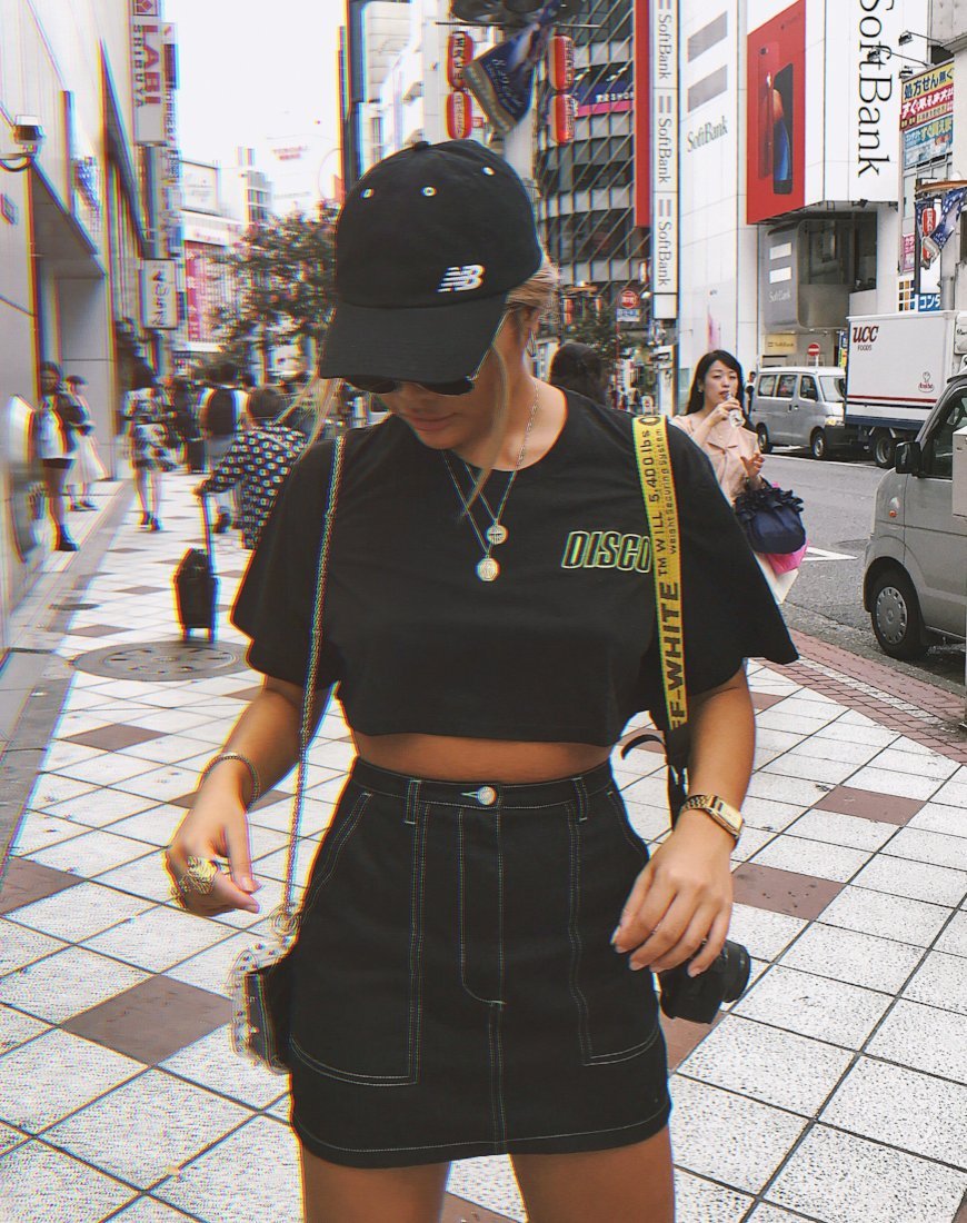 Super Cropped Zwart T-shirt in Disco Embro