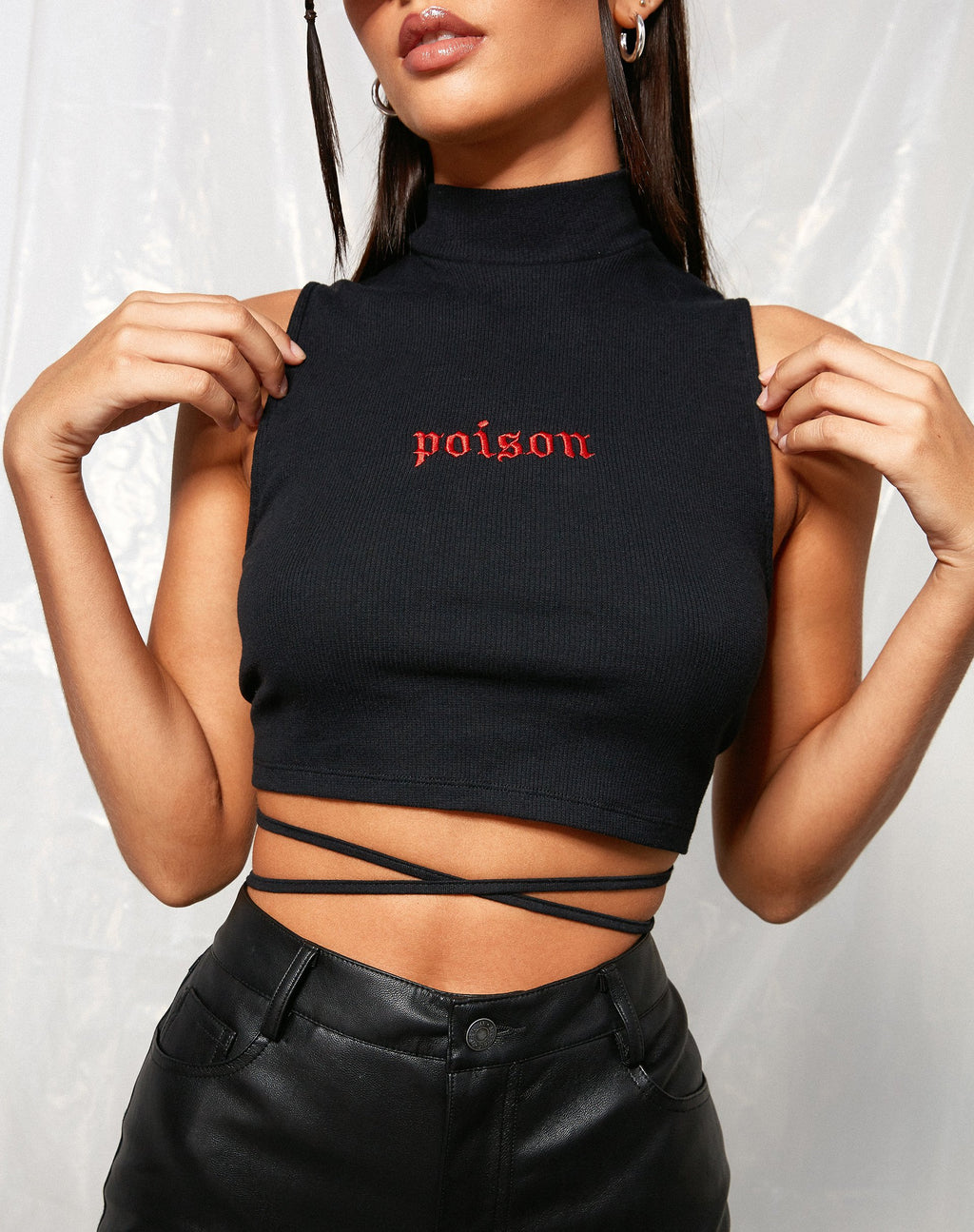 Quera Crop Top in Rib Zwart 'Poison' Embro