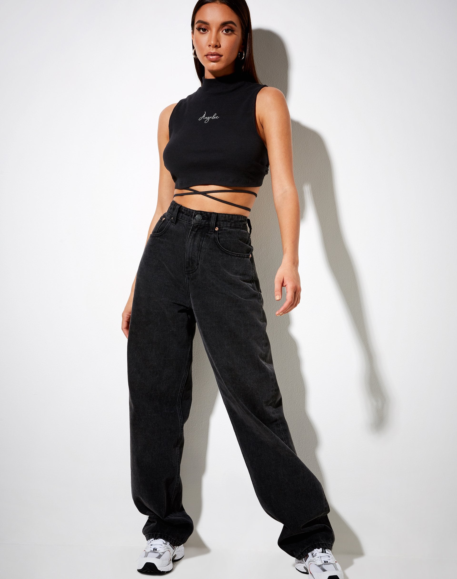 Afbeelding van Quera Crop Top in Rib Zwart Engelachtig Embro