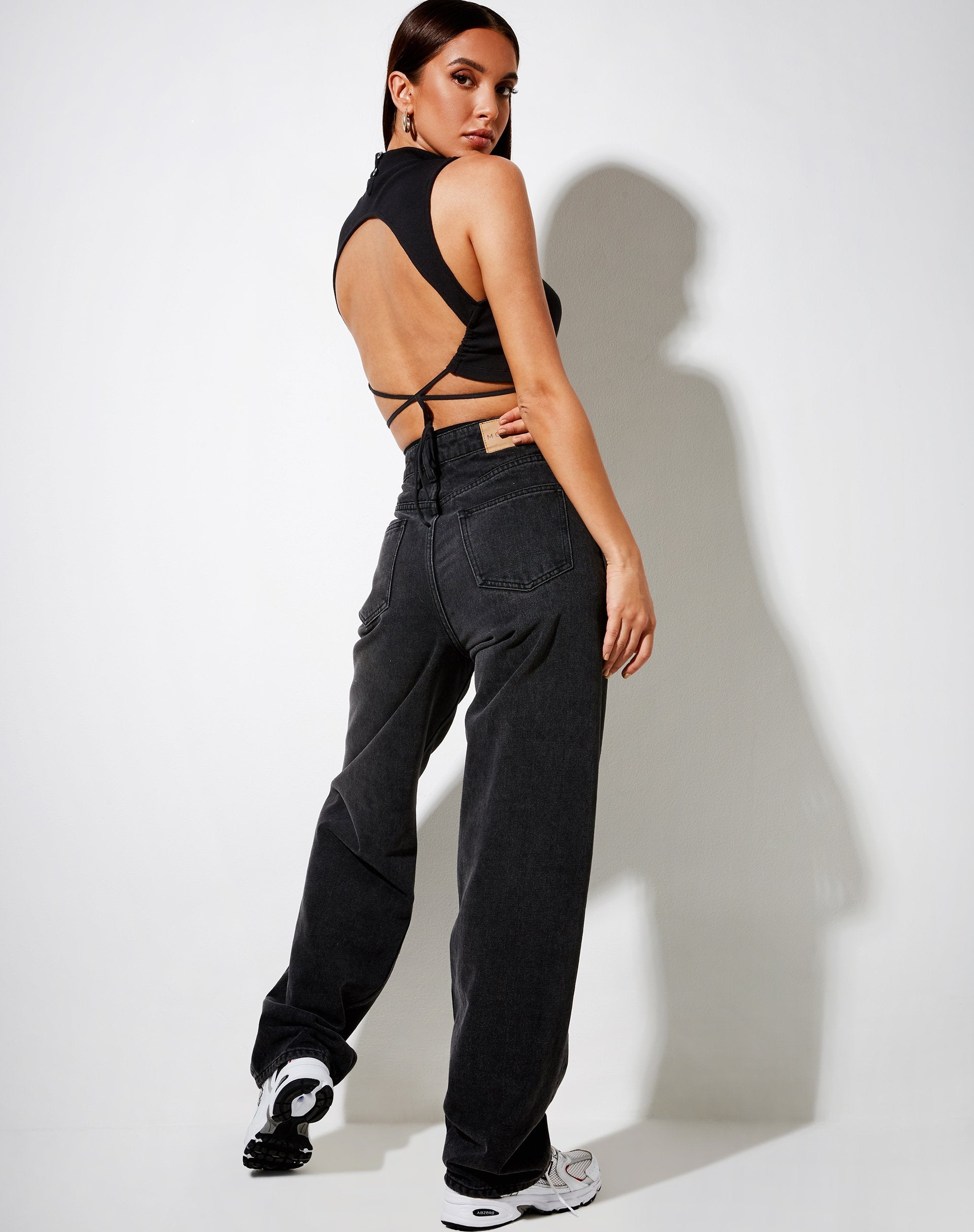 Afbeelding van Quera Crop Top in Rib Zwart Engelachtig Embro