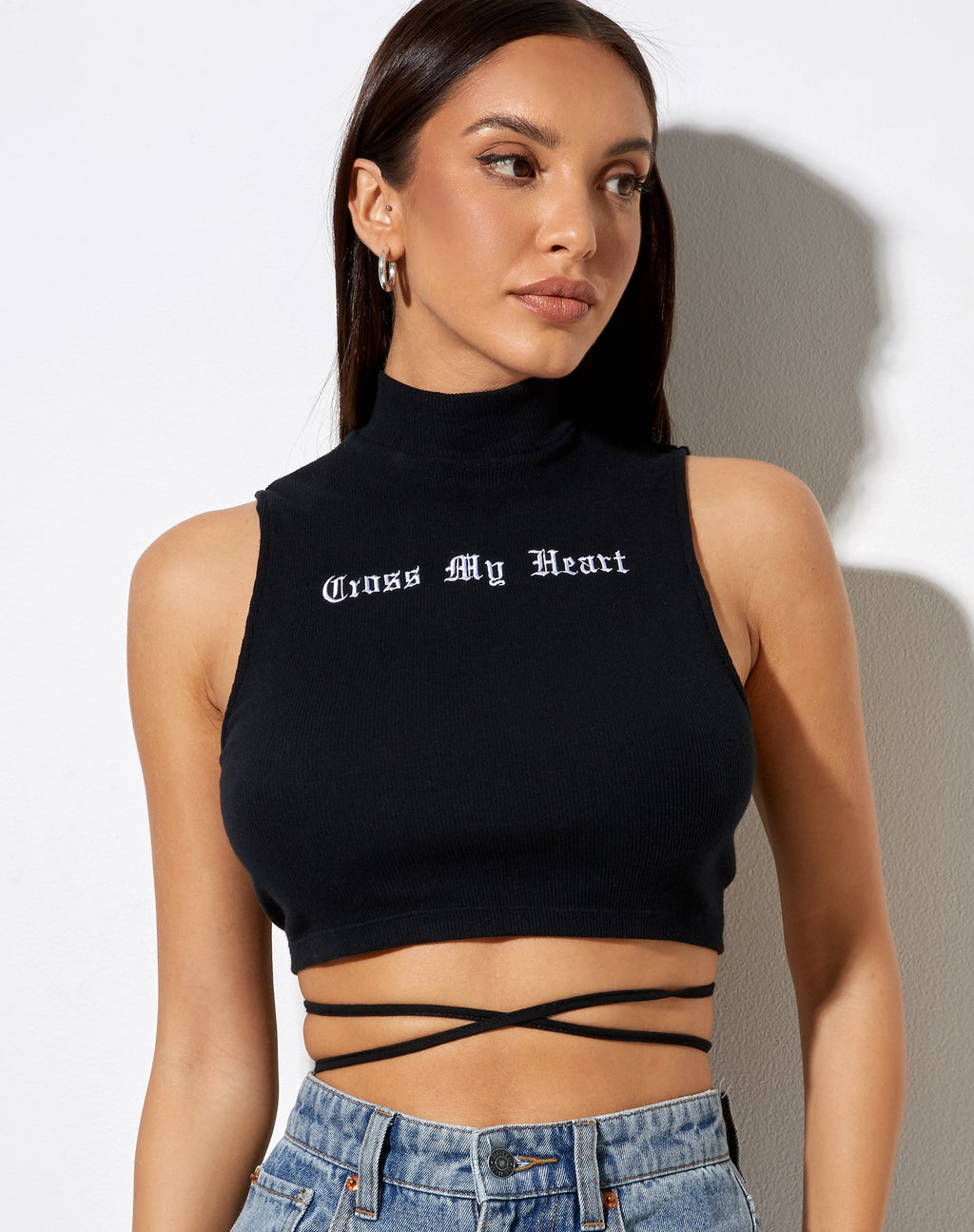 Quera Crop Top in Zwart 'Cross My Heart' Embro