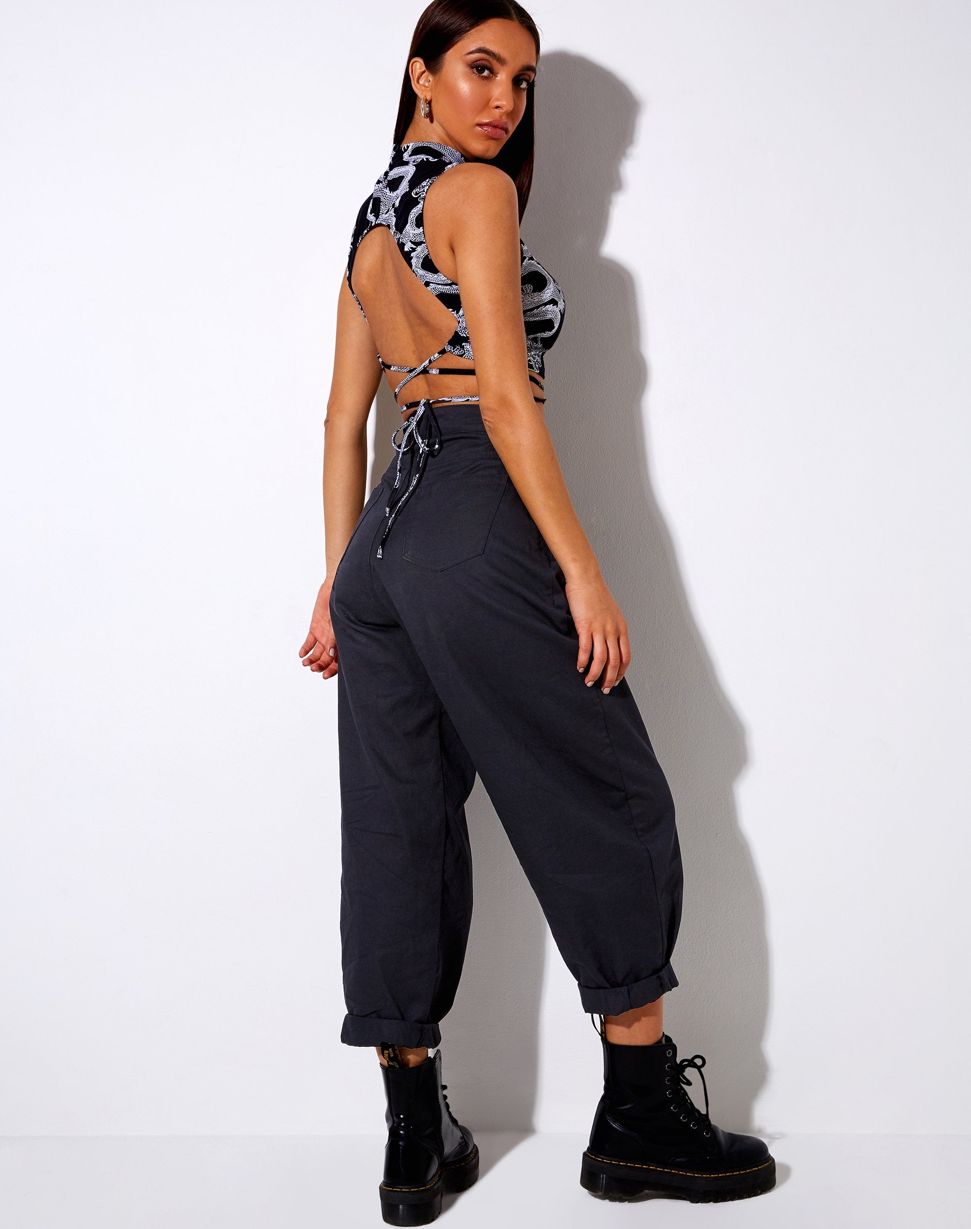 Afbeelding van Quera Crop Top in Dragon Rope Zwart Plaatsing