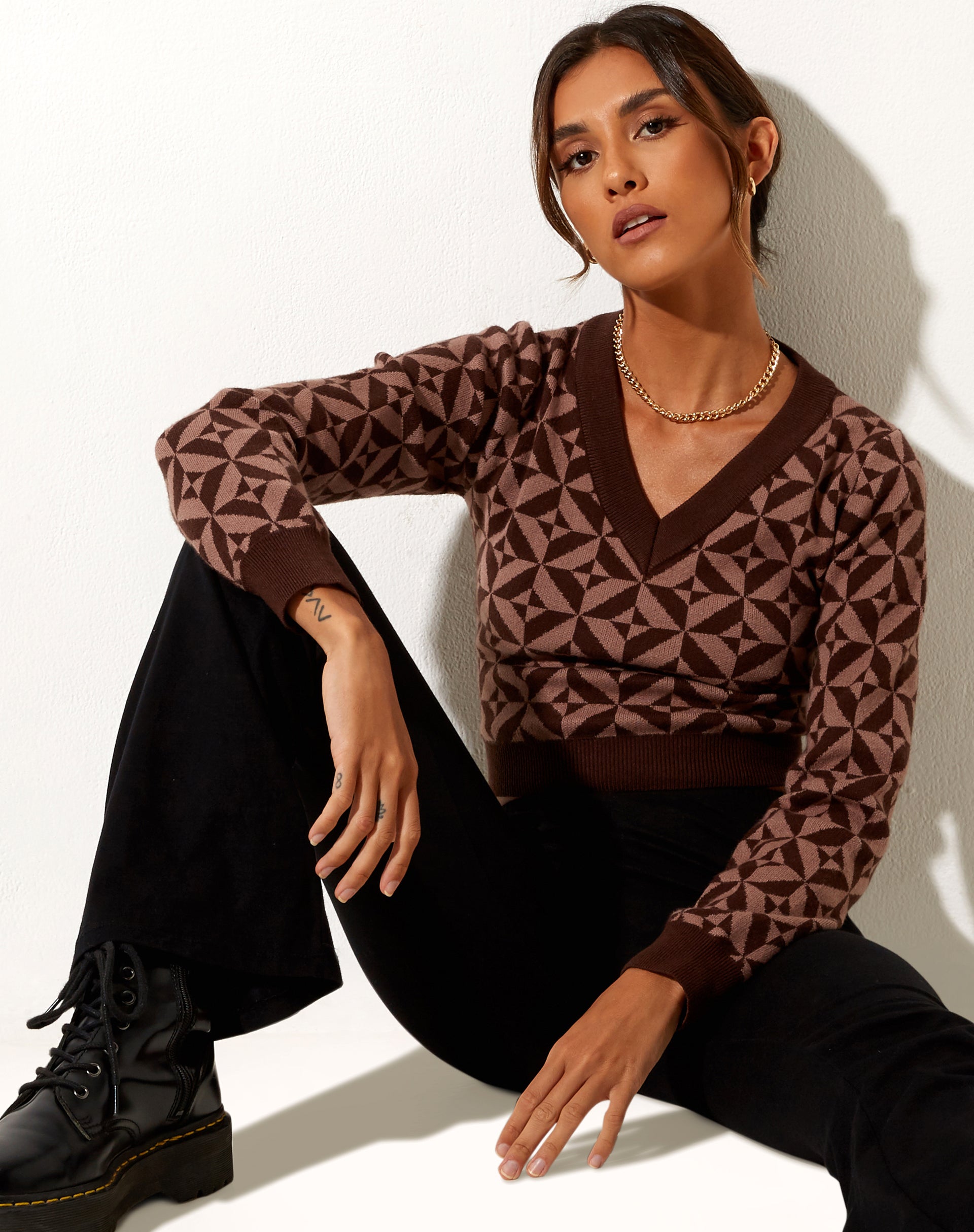 Afbeelding van Radka Trui in Geo Knit Koffie Bruin