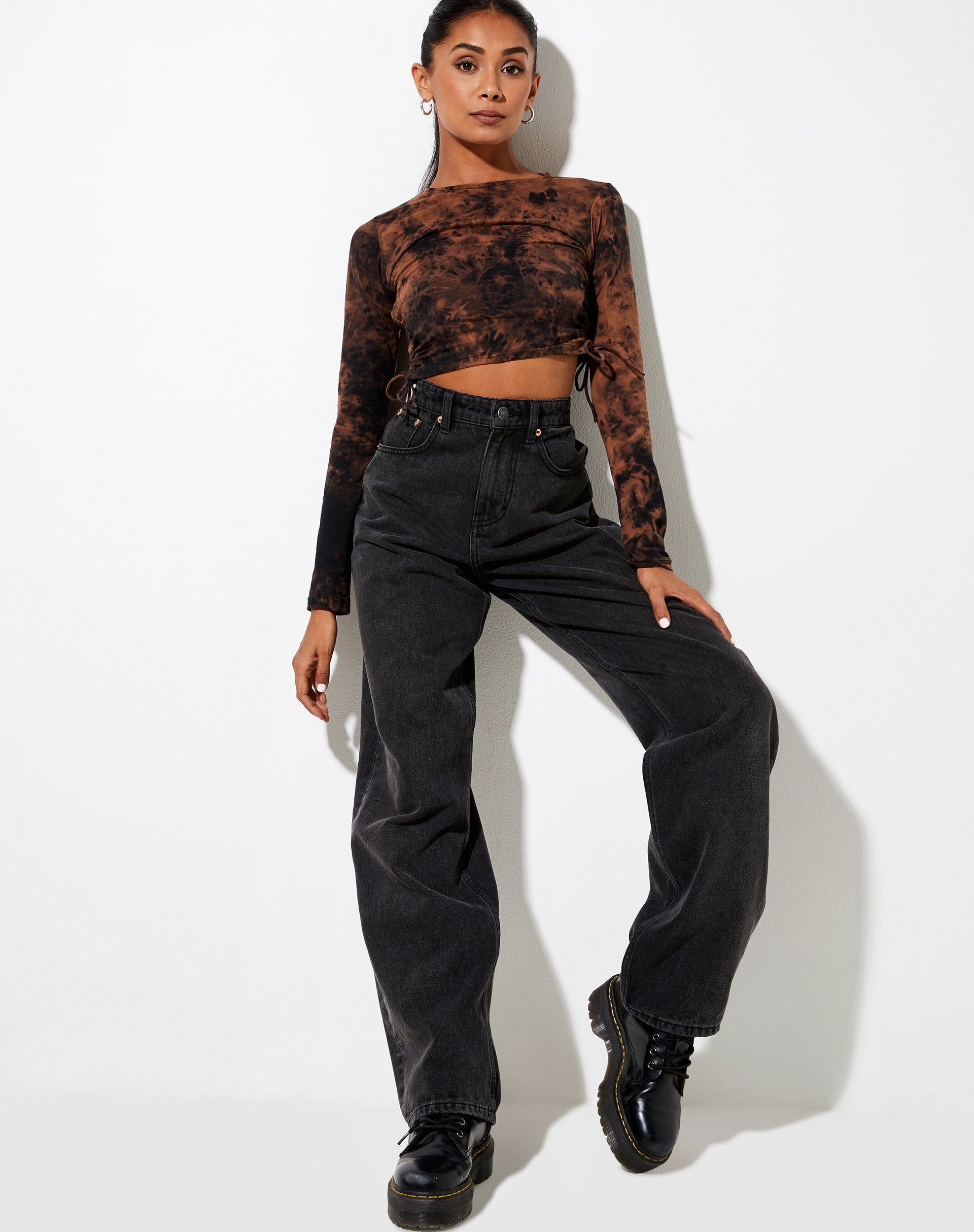 Afbeelding van Razelo Crop Top in Zwart Roest Tie Dye