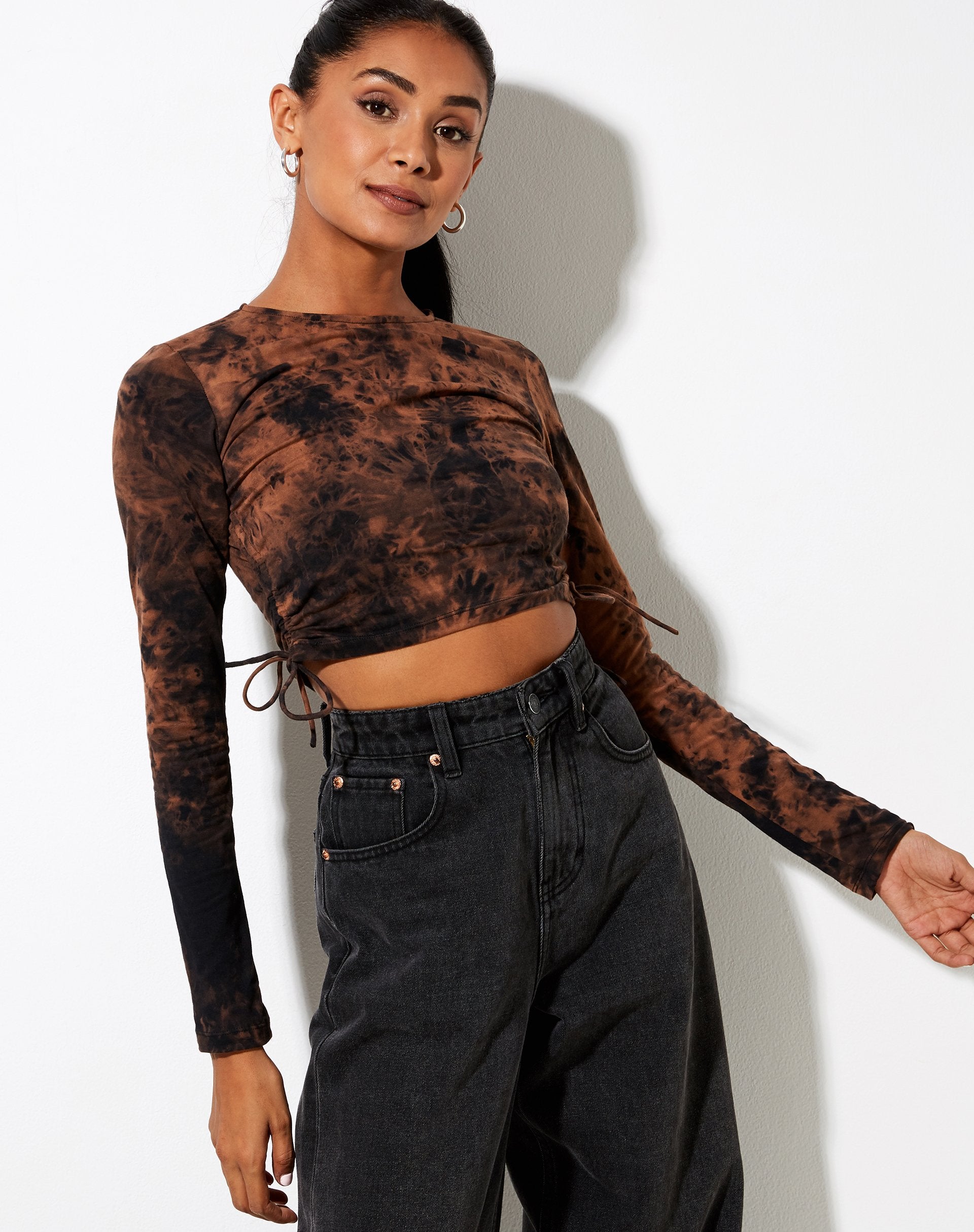Afbeelding van Razelo Crop Top in Zwart Roest Tie Dye