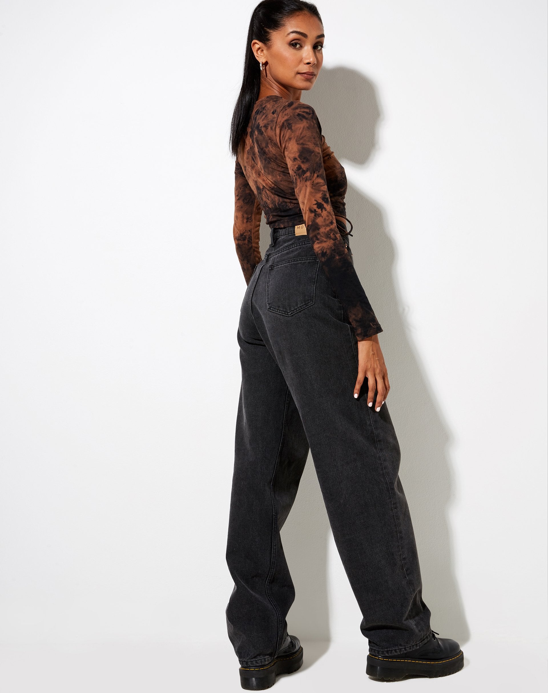 Afbeelding van Razelo Crop Top in Zwart Roest Tie Dye